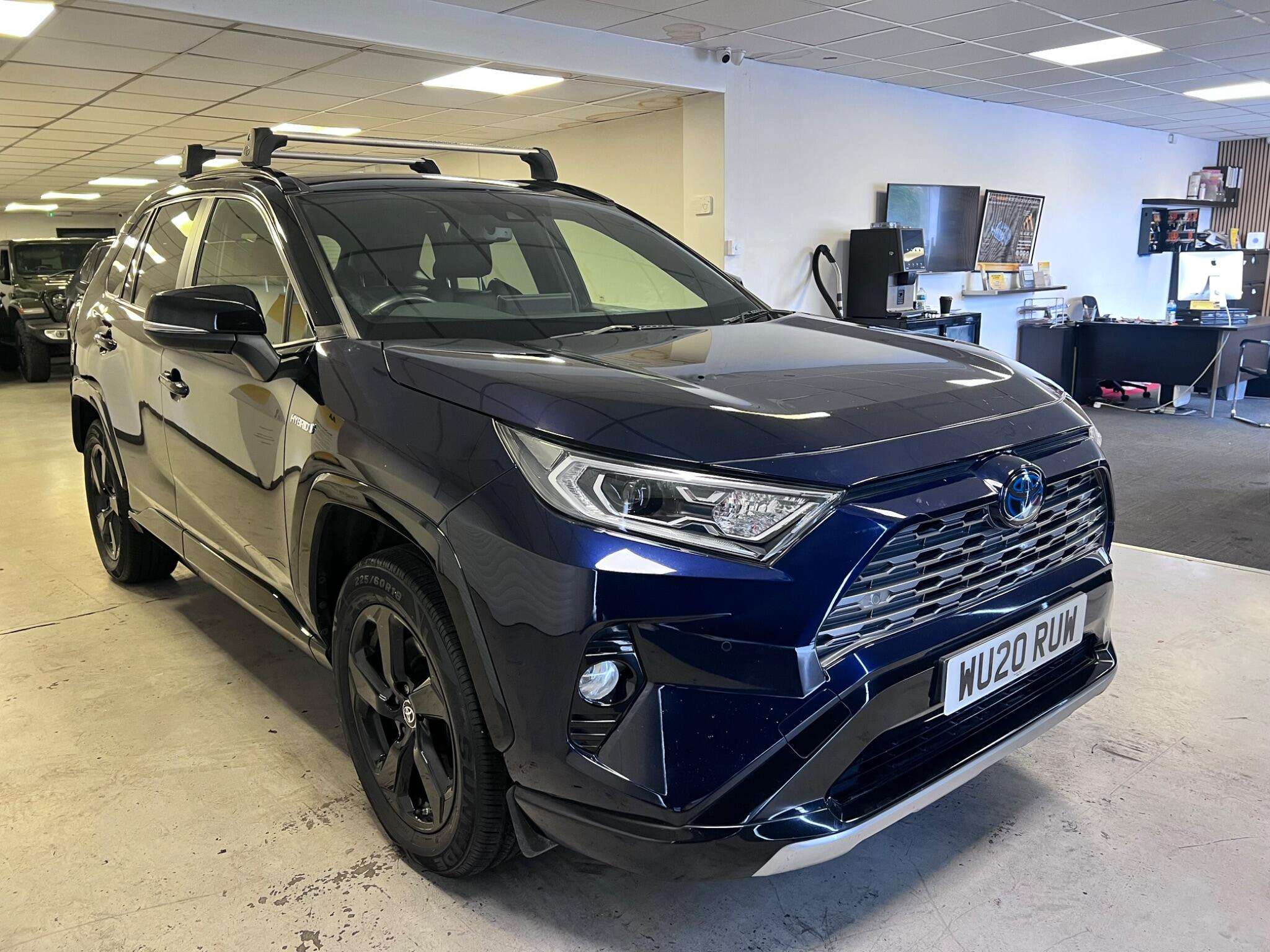 A 2020 TOYOTA RAV4 2.5 VVT-h Dynamic CVT 4WD Euro 6 (s/s) 5dr A 2020 TOYOTA RAV4 2.5 VVT-h Dynamic CVT 4WD Euro 6 (s/s) 5dr