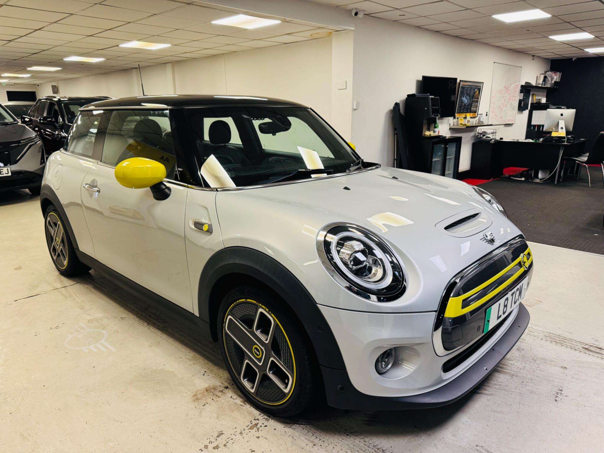 A 2020 MINI ELECTRIC COOPER Cooper SE 32.6kWh Level 3 Auto 3dr A 2020 MINI ELECTRIC COOPER Cooper SE 32.6kWh Level 3 Auto 3dr