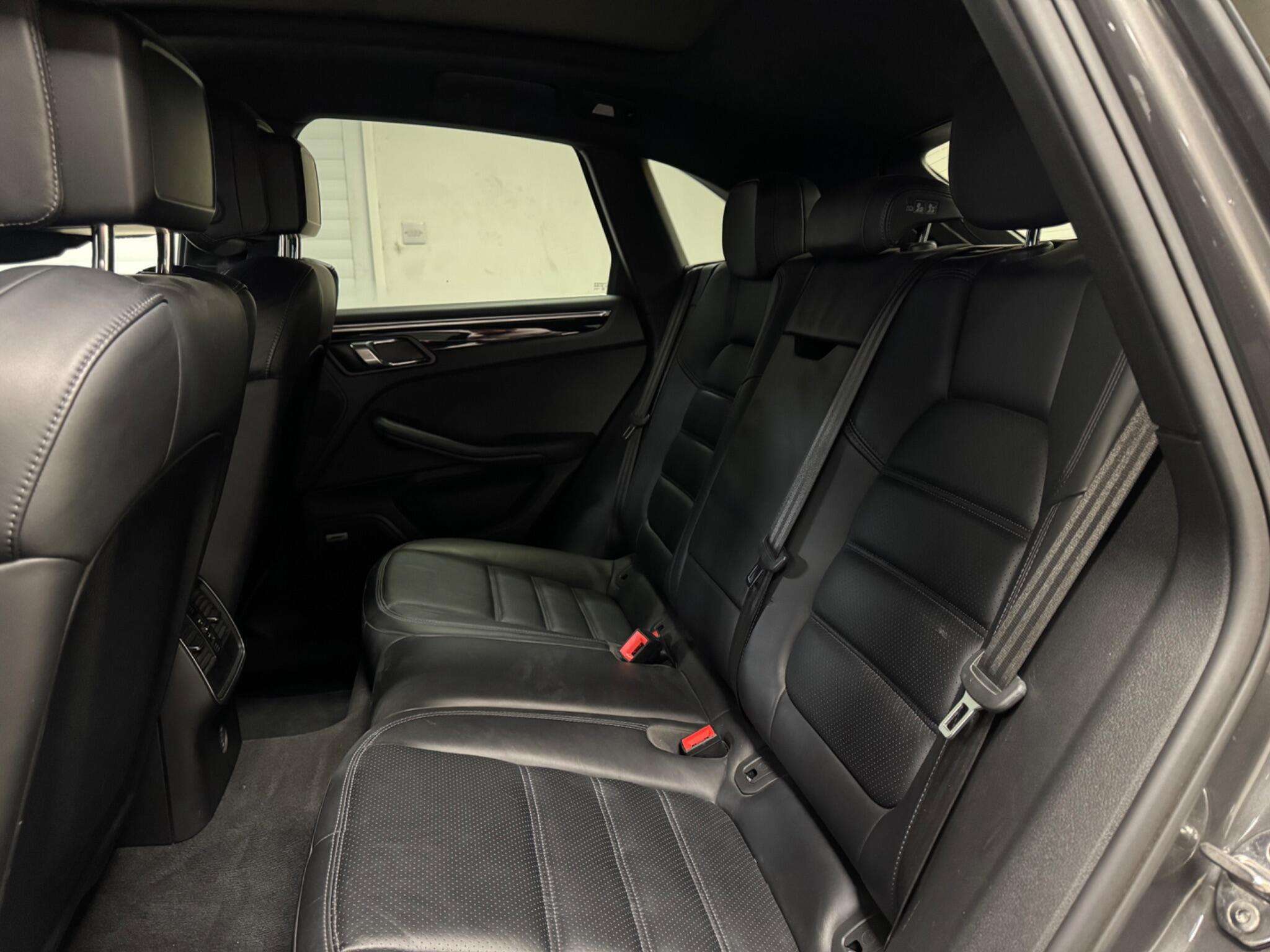 2017 PORSCHE MACAN 2017 PORSCHE MACAN