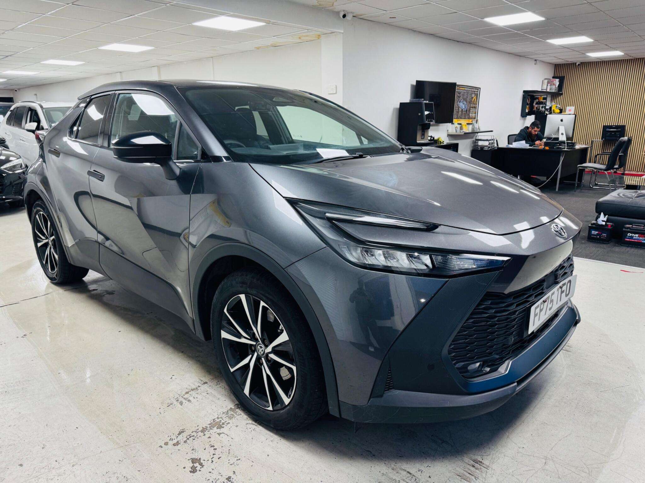 A 2025 TOYOTA C-HR 2.0 VVT 13.6kWh Design CVT Euro 6 (s/s) 5dr A 2025 TOYOTA C-HR 2.0 VVT 13.6kWh Design CVT Euro 6 (s/s) 5dr
