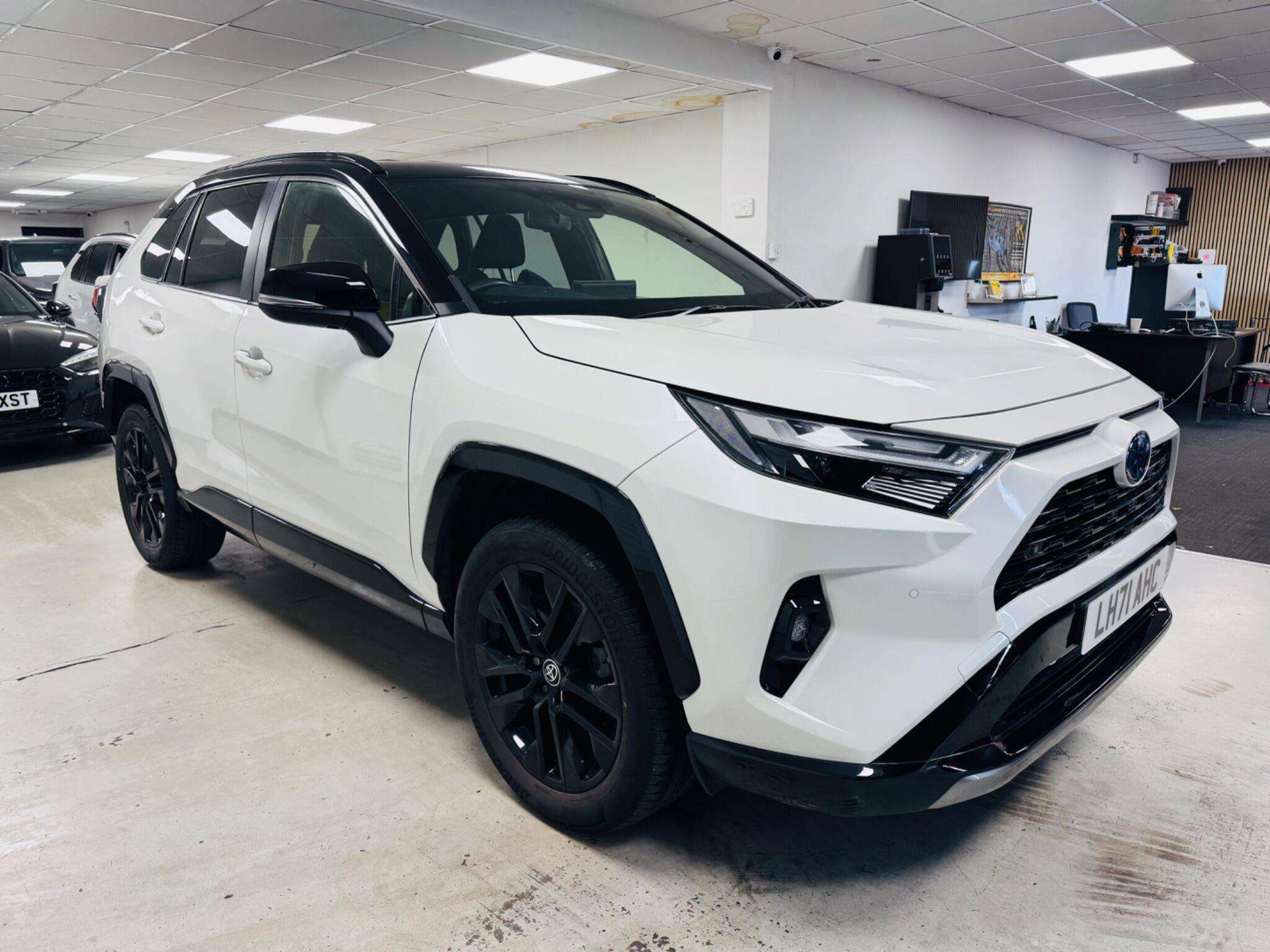 A 2022 TOYOTA RAV4 2.5 VVT-h Dynamic CVT Euro 6 (s/s) 5dr A 2022 TOYOTA RAV4 2.5 VVT-h Dynamic CVT Euro 6 (s/s) 5dr
