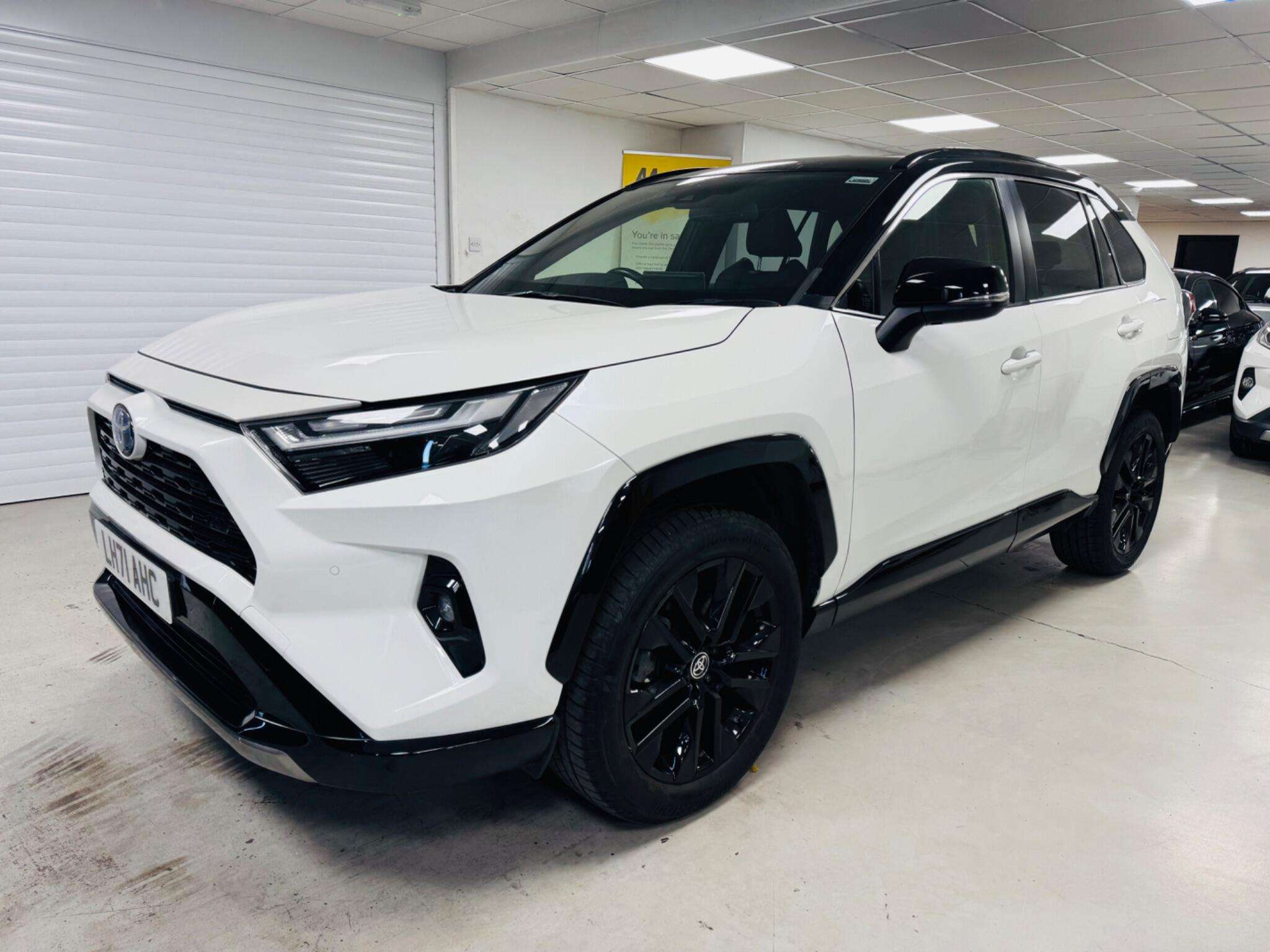 A 2022 TOYOTA RAV4 2.5 VVT-h Dynamic CVT Euro 6 (s/s) 5dr A 2022 TOYOTA RAV4 2.5 VVT-h Dynamic CVT Euro 6 (s/s) 5dr