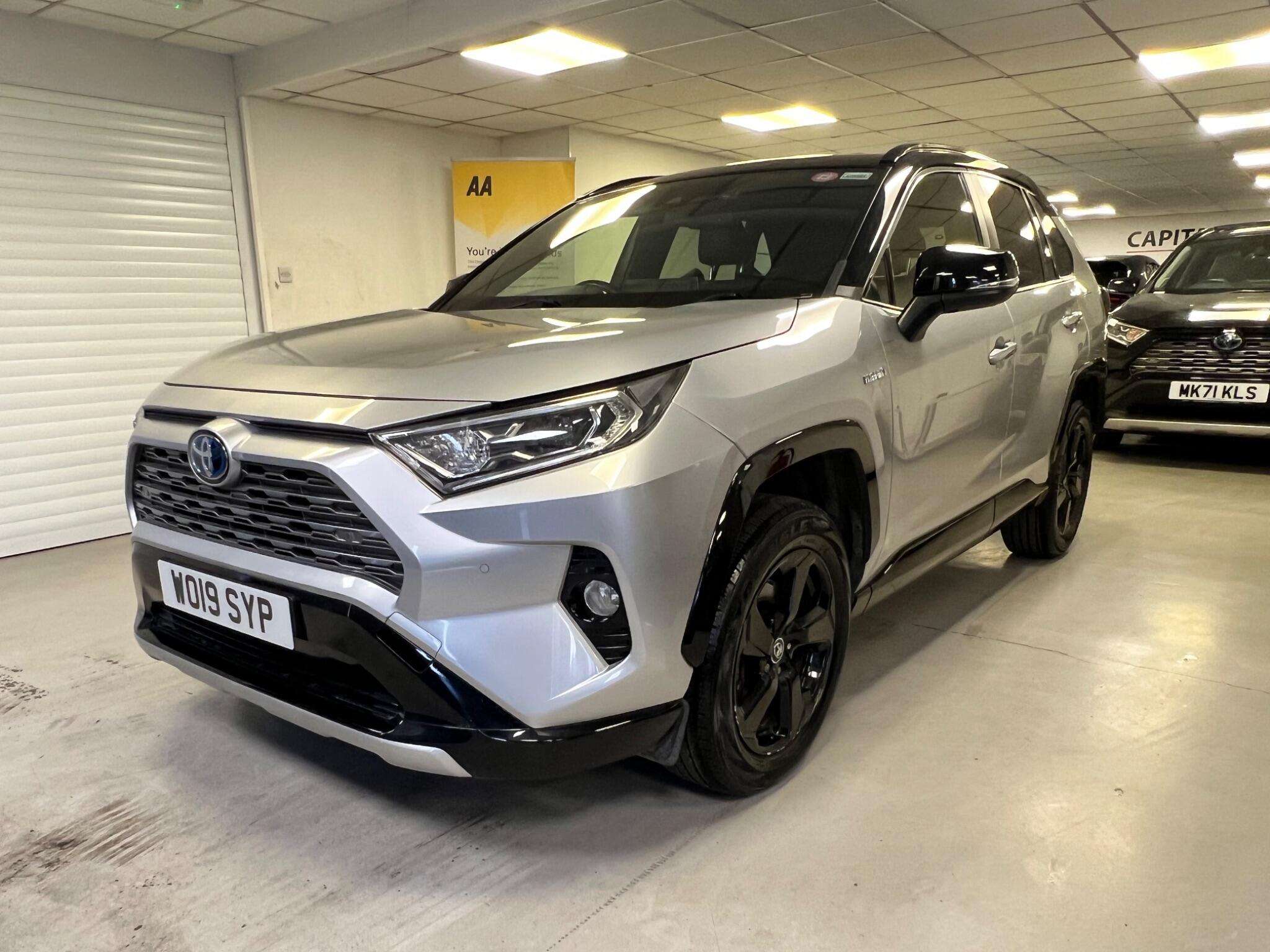 A 2019 TOYOTA RAV4 2.5 VVT-h Dynamic CVT 4WD Euro 6 (s/s) 5dr A 2019 TOYOTA RAV4 2.5 VVT-h Dynamic CVT 4WD Euro 6 (s/s) 5dr