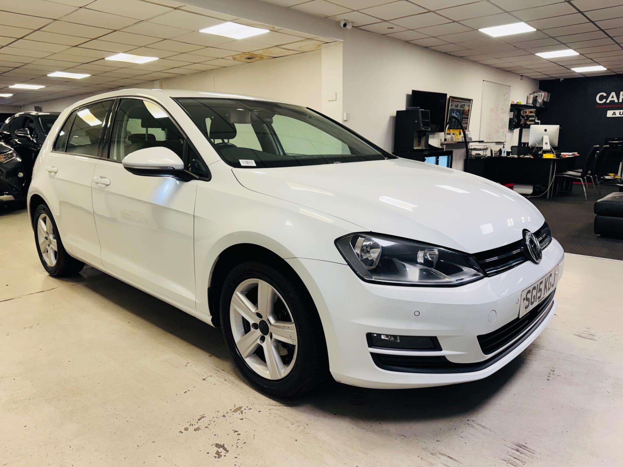 A 2015 VOLKSWAGEN GOLF 1.4 TSI BlueMotion Tech Match Euro 5 (s/s) 5dr A 2015 VOLKSWAGEN GOLF 1.4 TSI BlueMotion Tech Match Euro 5 (s/s) 5dr