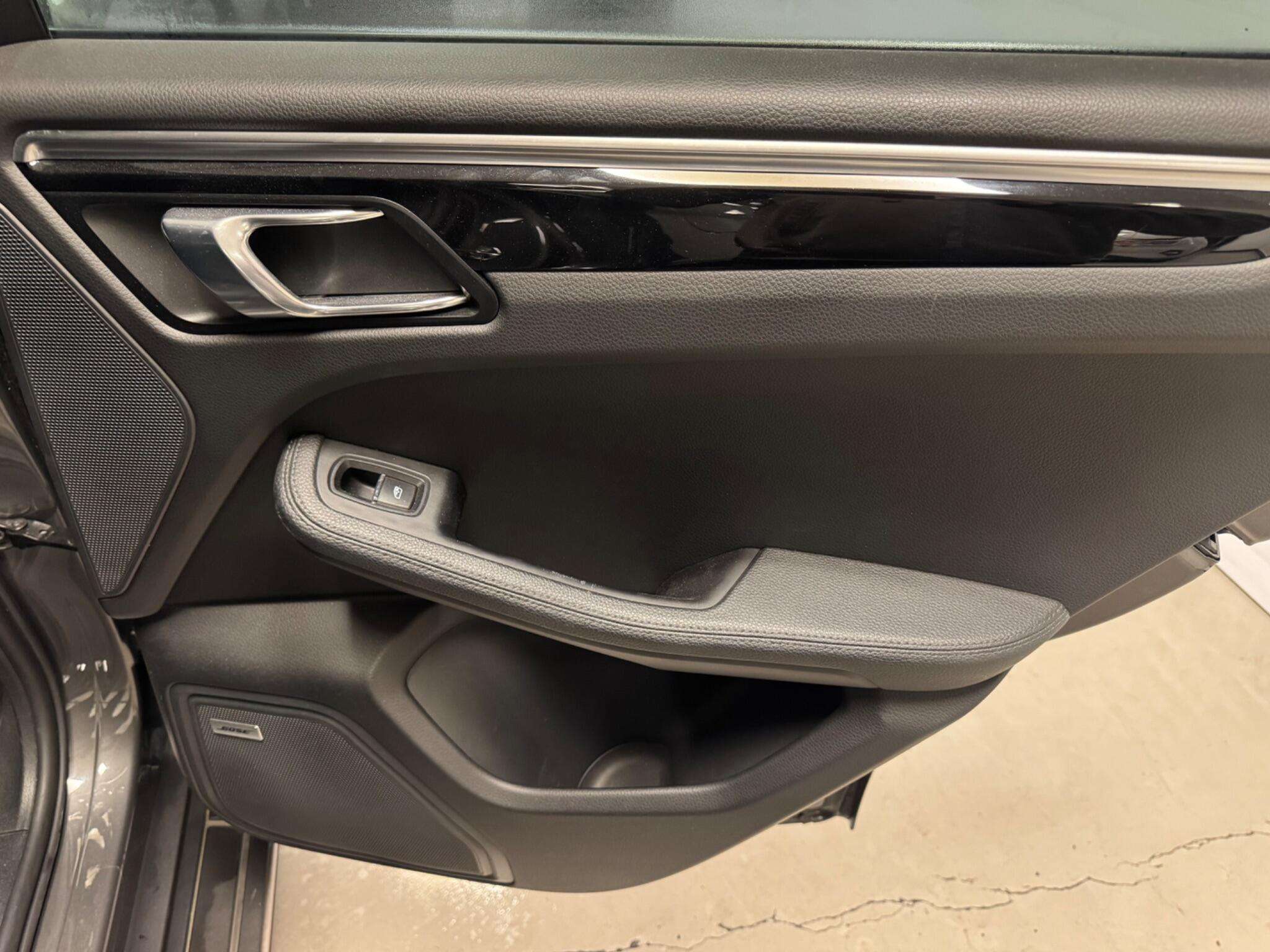 2017 PORSCHE MACAN 2017 PORSCHE MACAN