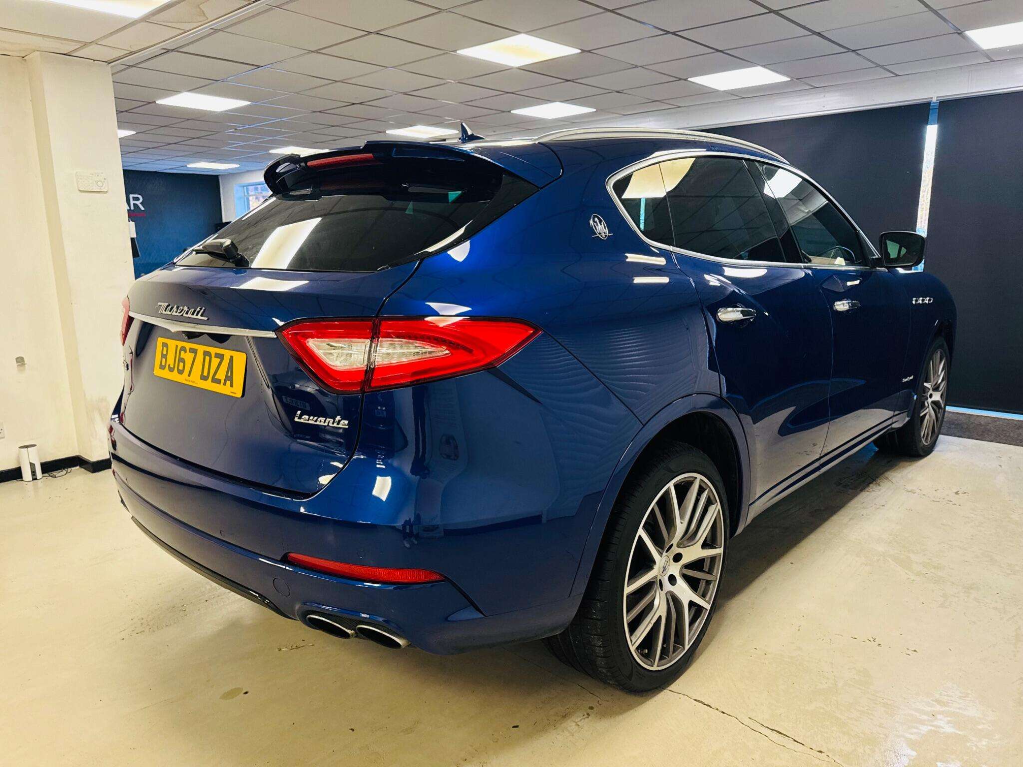 2017 MASERATI LEVANTE 2017 MASERATI LEVANTE