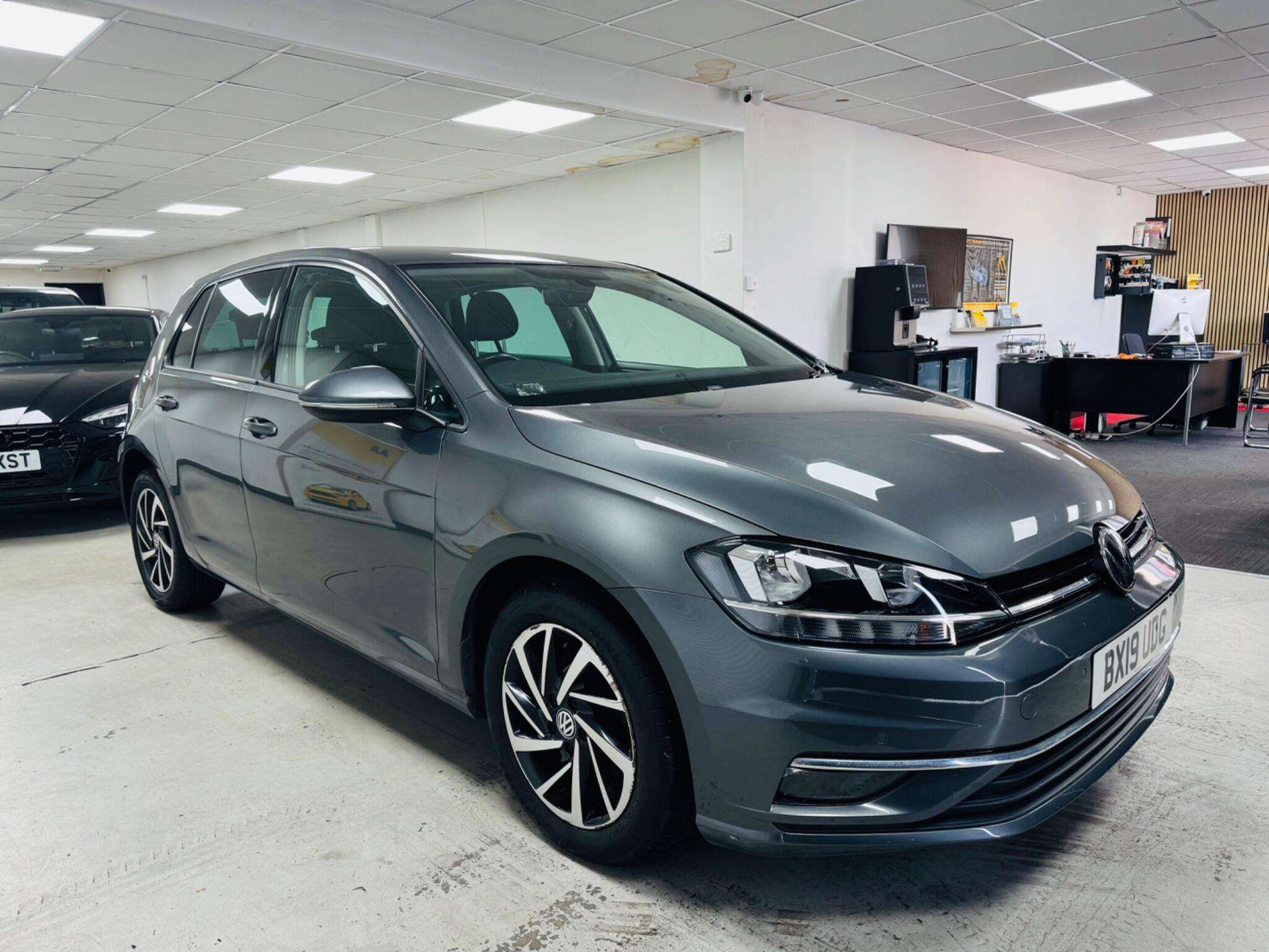 A 2019 VOLKSWAGEN GOLF 1.6 TDI Match Euro 6 (s/s) 5dr A 2019 VOLKSWAGEN GOLF 1.6 TDI Match Euro 6 (s/s) 5dr