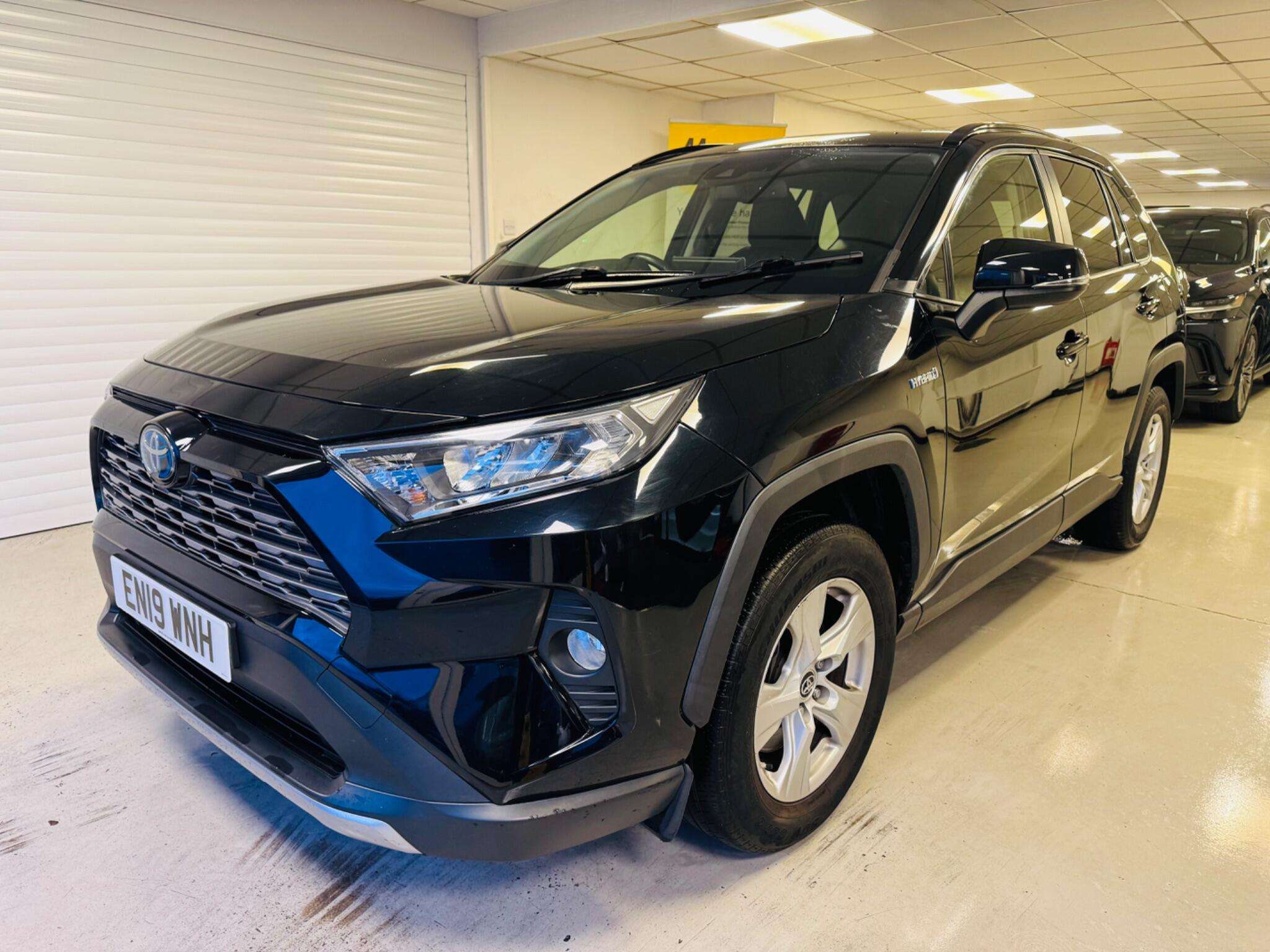A 2019 TOYOTA RAV4 2.5 VVT-h Icon CVT Euro 6 (s/s) 5dr A 2019 TOYOTA RAV4 2.5 VVT-h Icon CVT Euro 6 (s/s) 5dr
