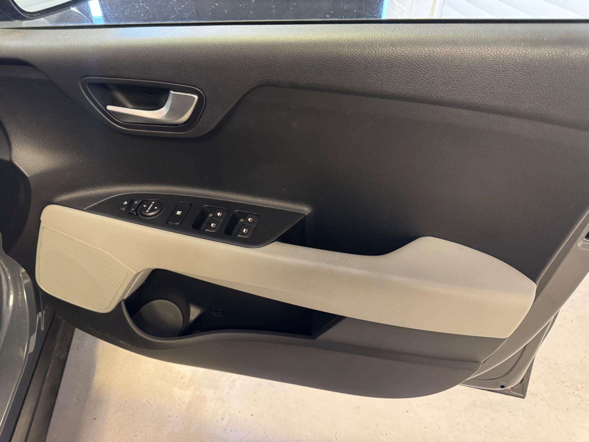 2021 KIA STONIC 2021 KIA STONIC