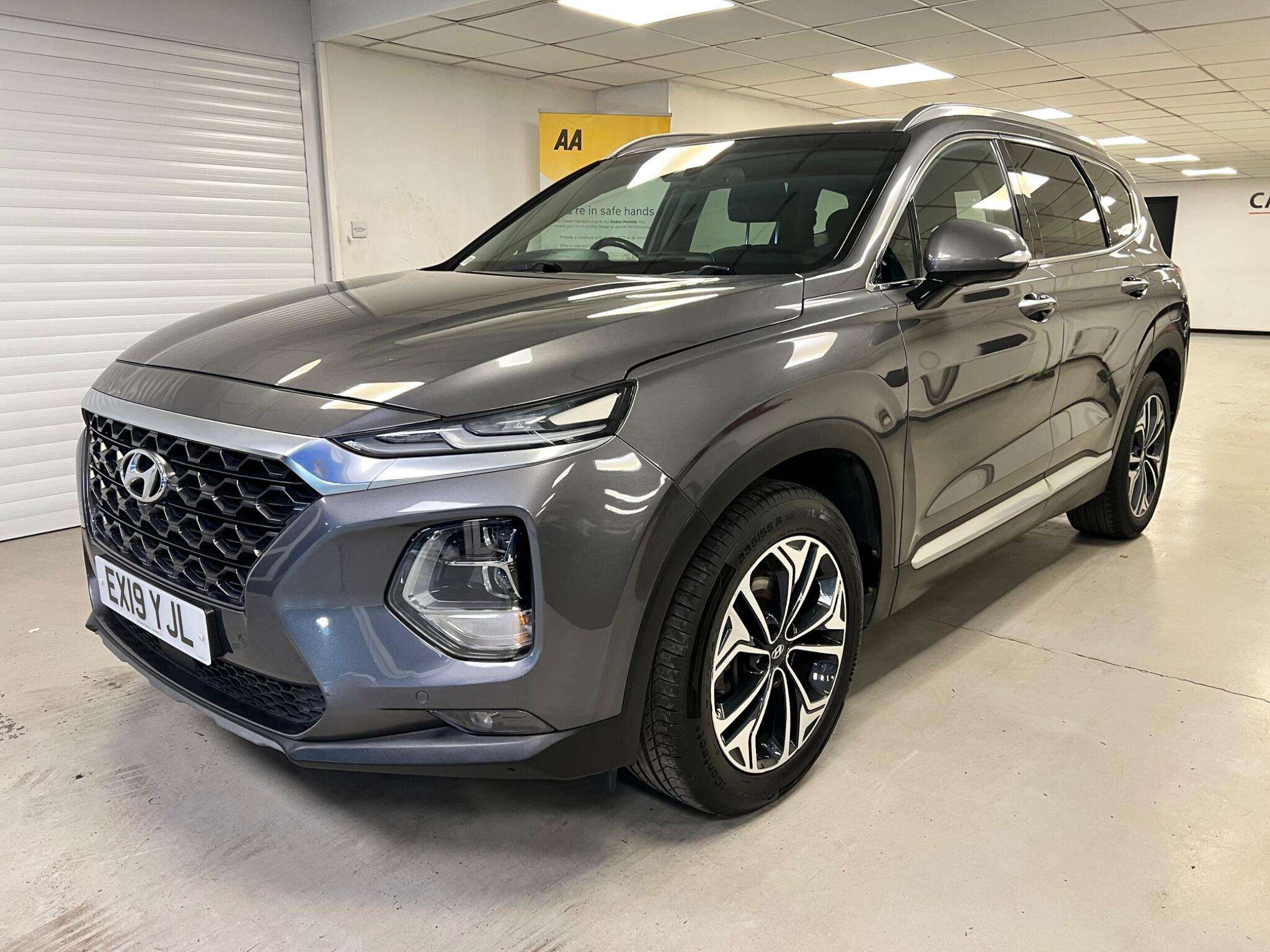 A 2019 HYUNDAI SANTA FE 2.2 CRDi Premium SE Auto Euro 6 (s/s) 5dr 7 Seat A 2019 HYUNDAI SANTA FE 2.2 CRDi Premium SE Auto Euro 6 (s/s) 5dr 7 Seat
