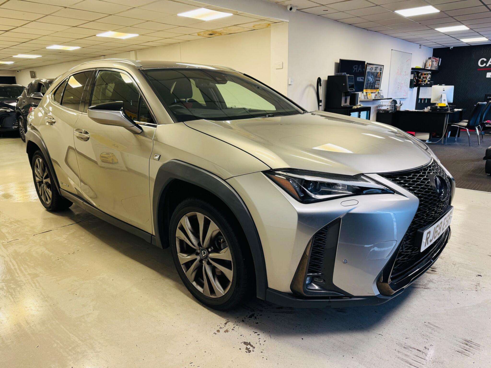 A 2020 LEXUS UX 2.0 250h F Sport E-CVT Euro 6 (s/s) 5dr A 2020 LEXUS UX 2.0 250h F Sport E-CVT Euro 6 (s/s) 5dr