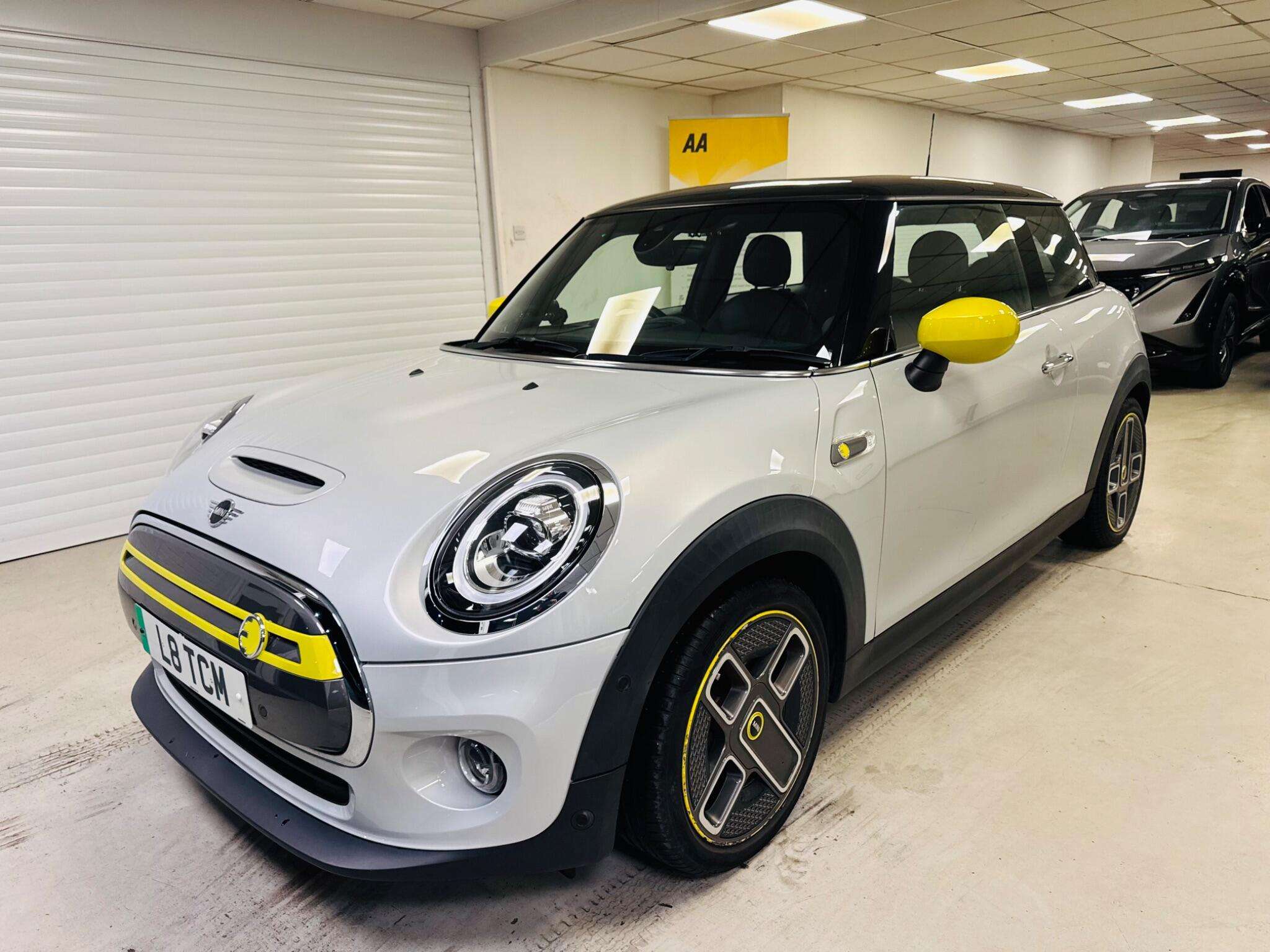 A 2020 MINI ELECTRIC COOPER Cooper SE 32.6kWh Level 3 Auto 3dr A 2020 MINI ELECTRIC COOPER Cooper SE 32.6kWh Level 3 Auto 3dr