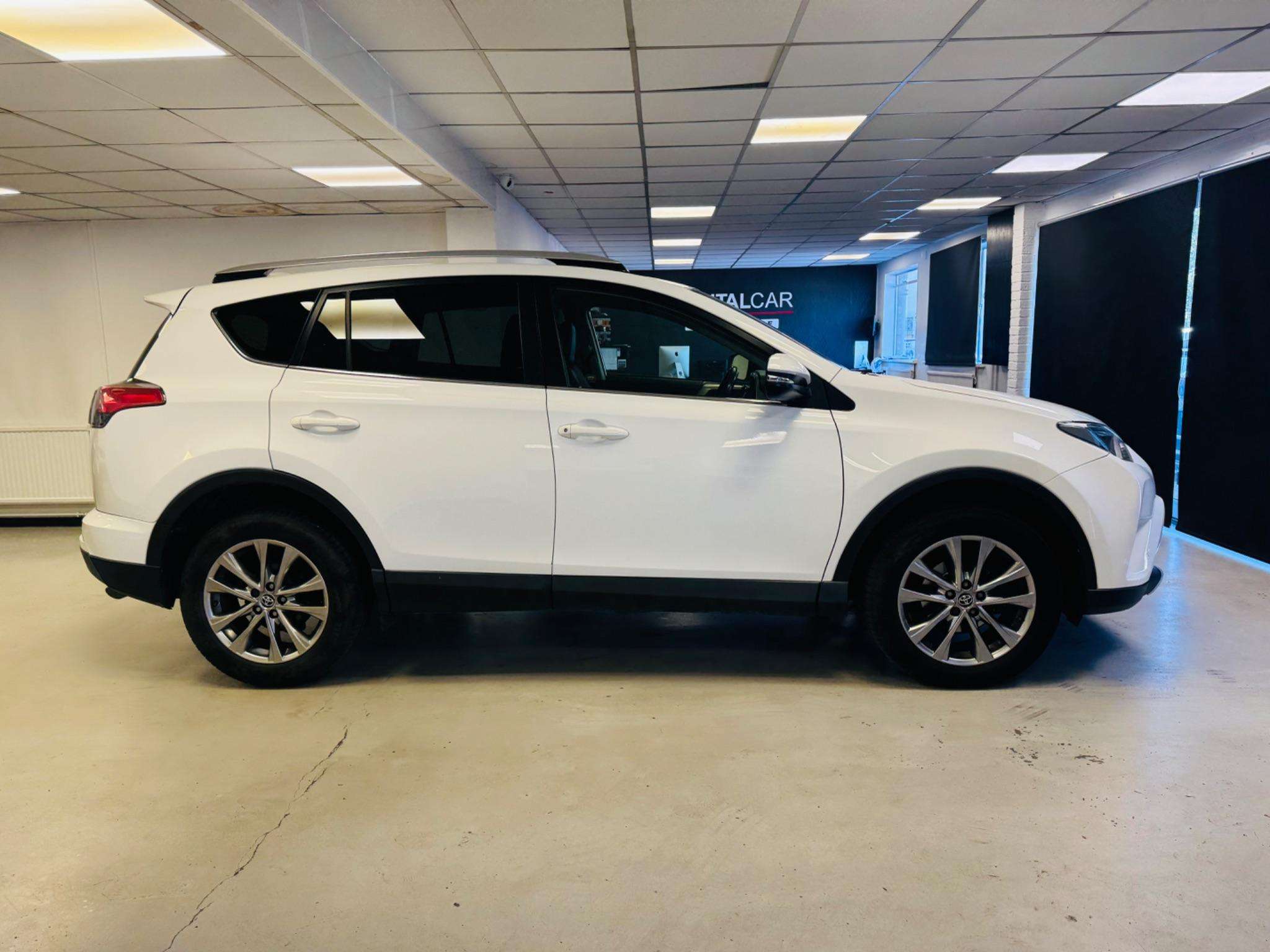 A 2016 TOYOTA RAV4 2.0 D-4D Excel Euro 6 (s/s) 5dr A 2016 TOYOTA RAV4 2.0 D-4D Excel Euro 6 (s/s) 5dr