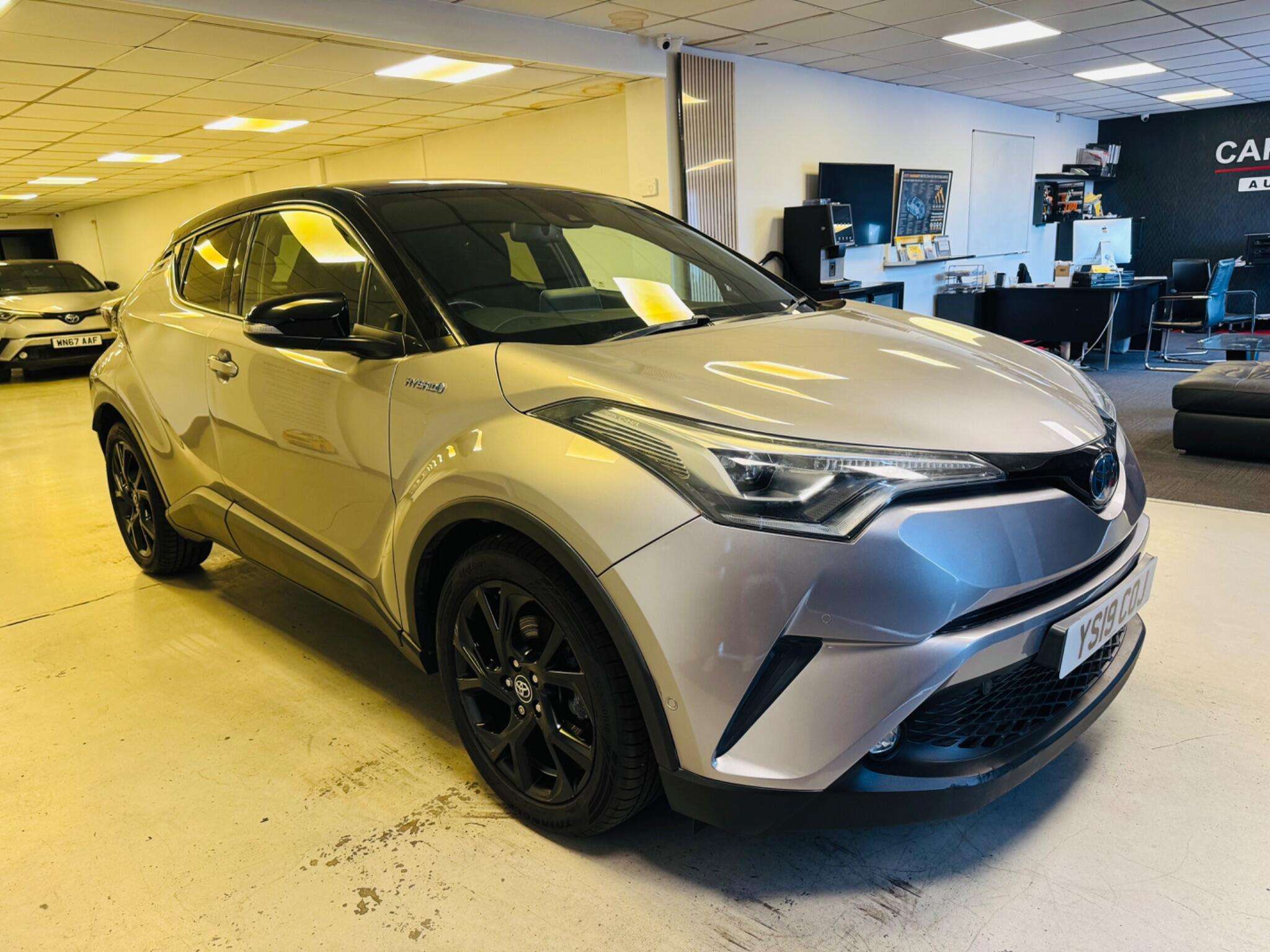 A 2019 TOYOTA C-HR 1.8 VVT-h Dynamic CVT Euro 6 (s/s) 5dr A 2019 TOYOTA C-HR 1.8 VVT-h Dynamic CVT Euro 6 (s/s) 5dr