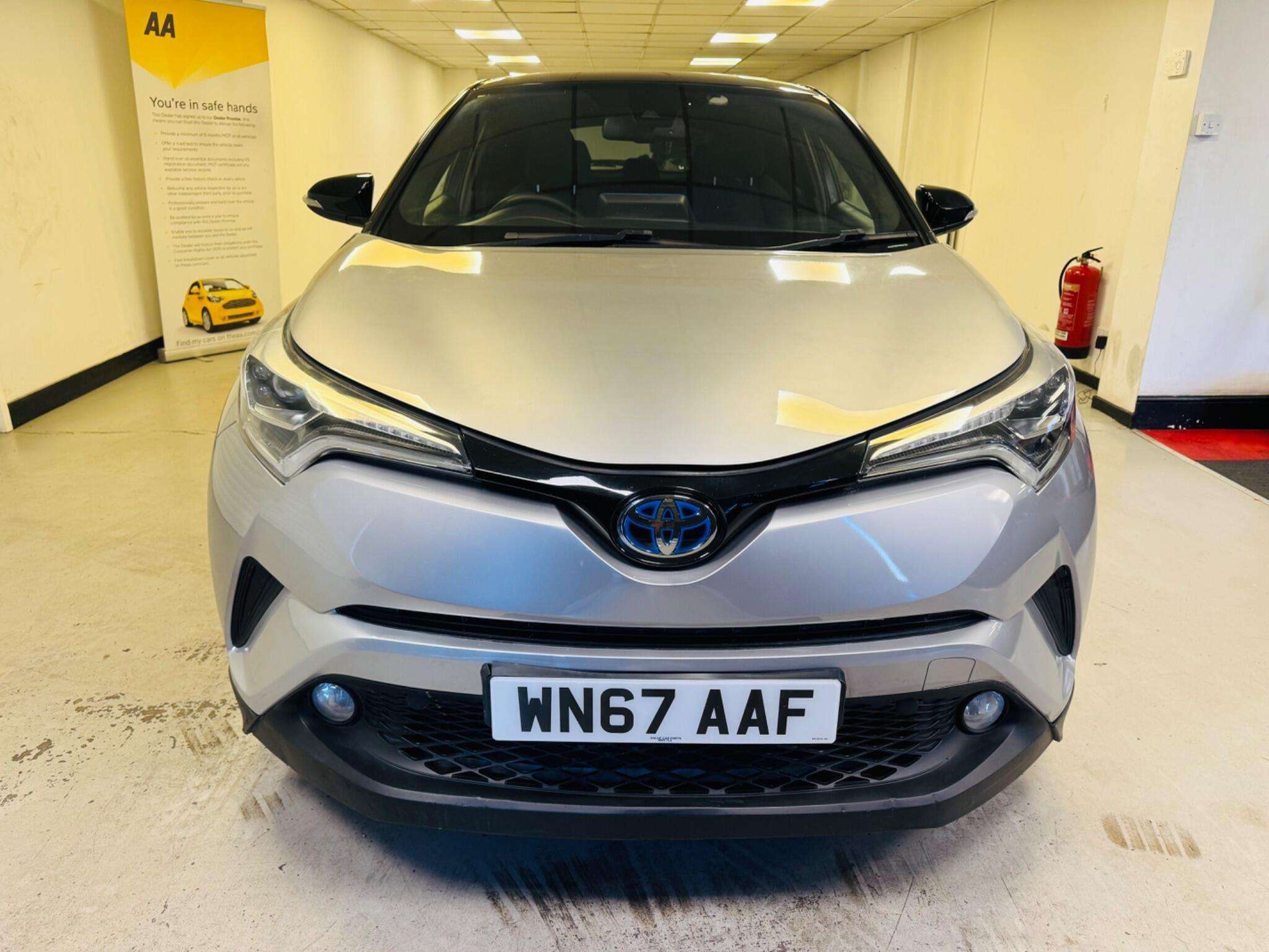 A 2017 TOYOTA C-HR 1.8 VVT-h Dynamic CVT Euro 6 (s/s) 5dr A 2017 TOYOTA C-HR 1.8 VVT-h Dynamic CVT Euro 6 (s/s) 5dr