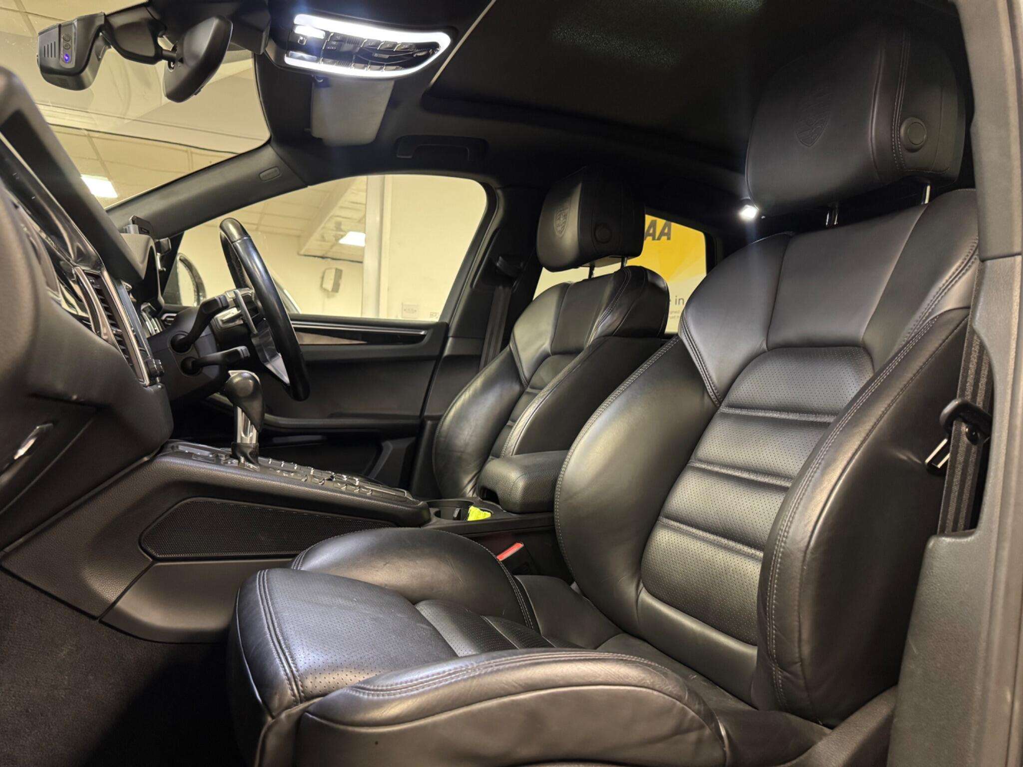 2017 PORSCHE MACAN 2017 PORSCHE MACAN