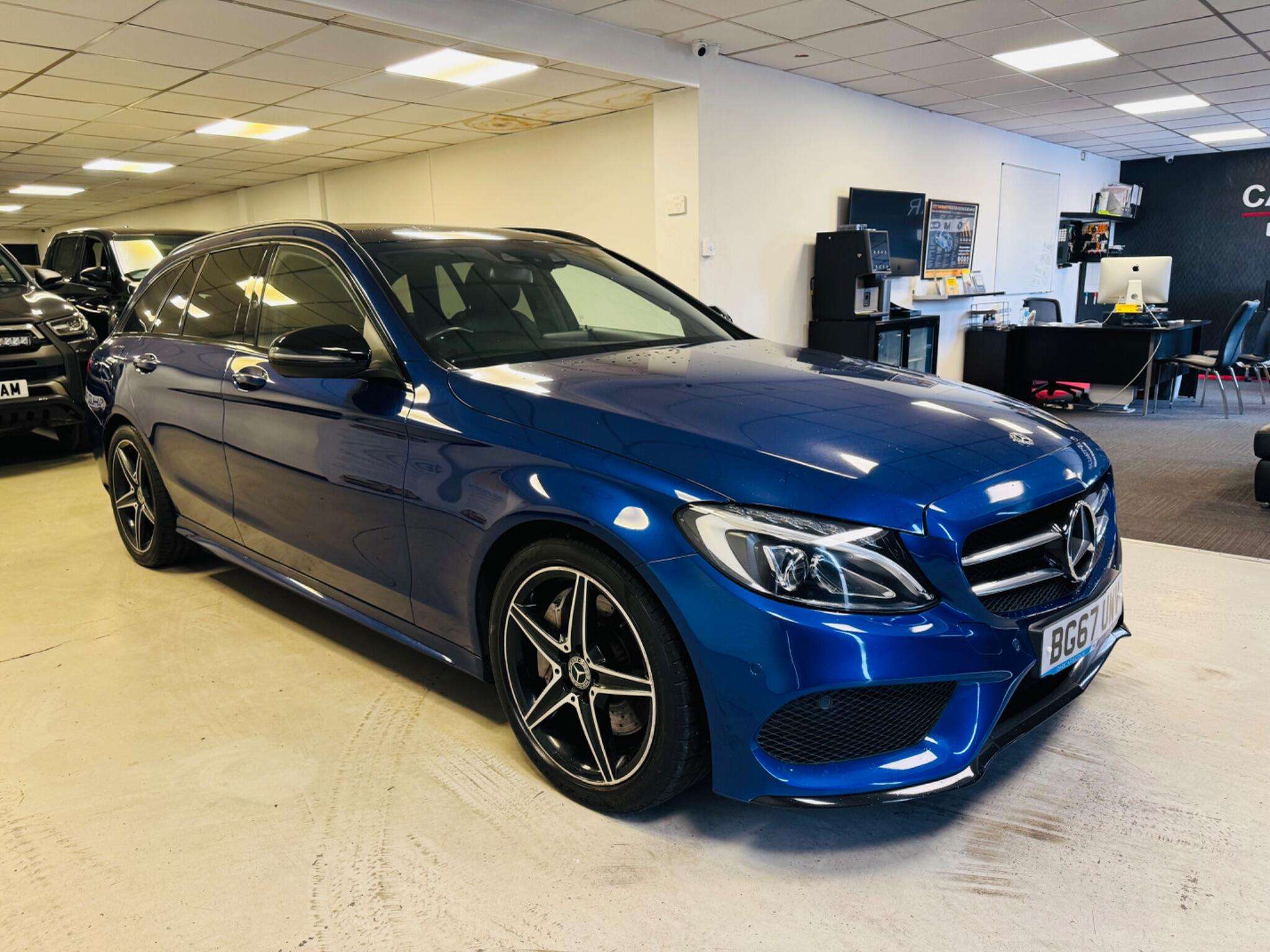 A 2017 MERCEDES-BENZ C CLASS 2.1 C300dh AMG Line (Premium) G-Tronic+ Euro 6 (s/s) 5dr A 2017 MERCEDES-BENZ C CLASS 2.1 C300dh AMG Line (Premium) G-Tronic+ Euro 6 (s/s) 5dr