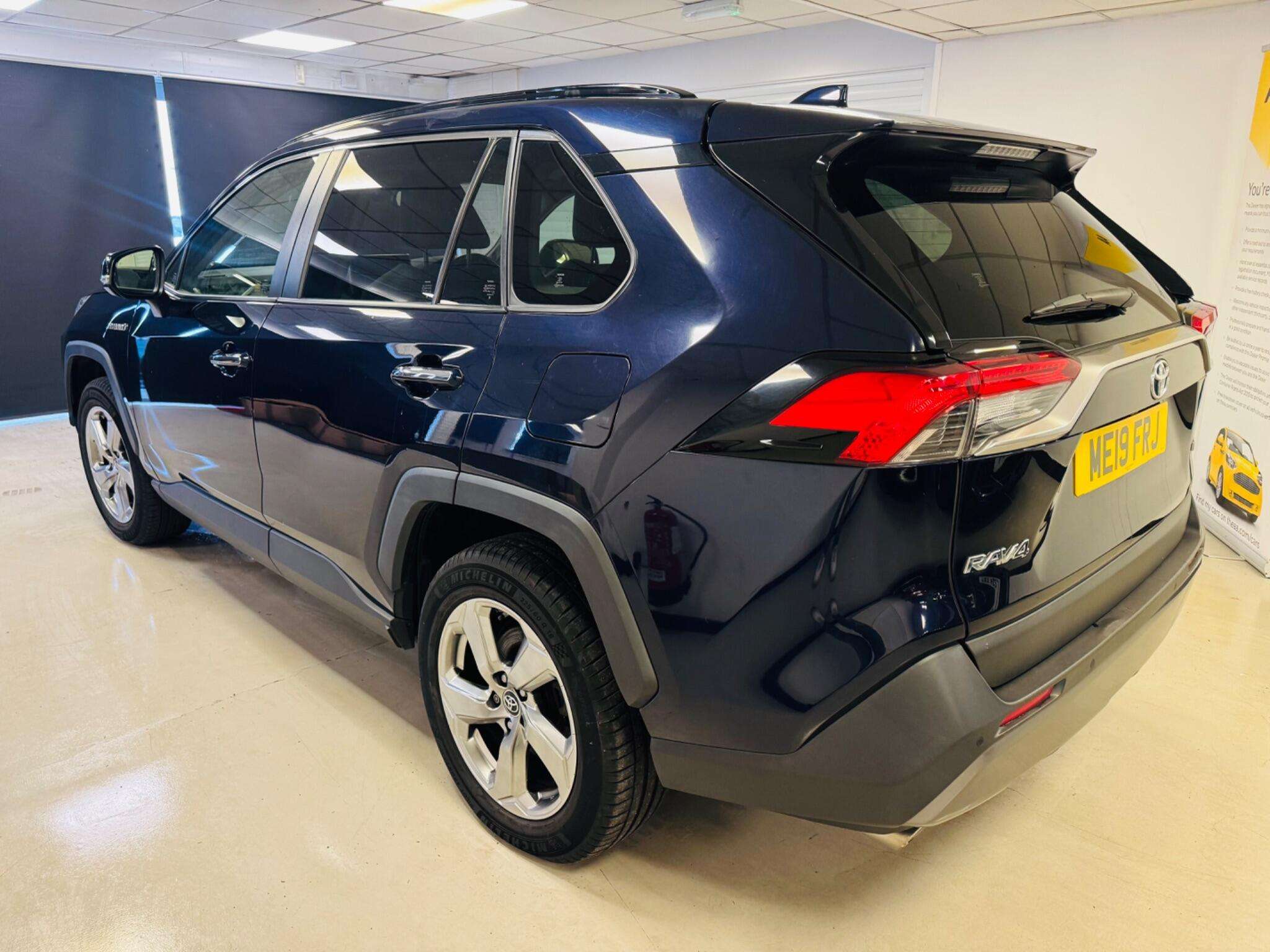 A 2019 TOYOTA RAV4 2.5 VVT-h Excel CVT 4WD Euro 6 (s/s) 5dr A 2019 TOYOTA RAV4 2.5 VVT-h Excel CVT 4WD Euro 6 (s/s) 5dr