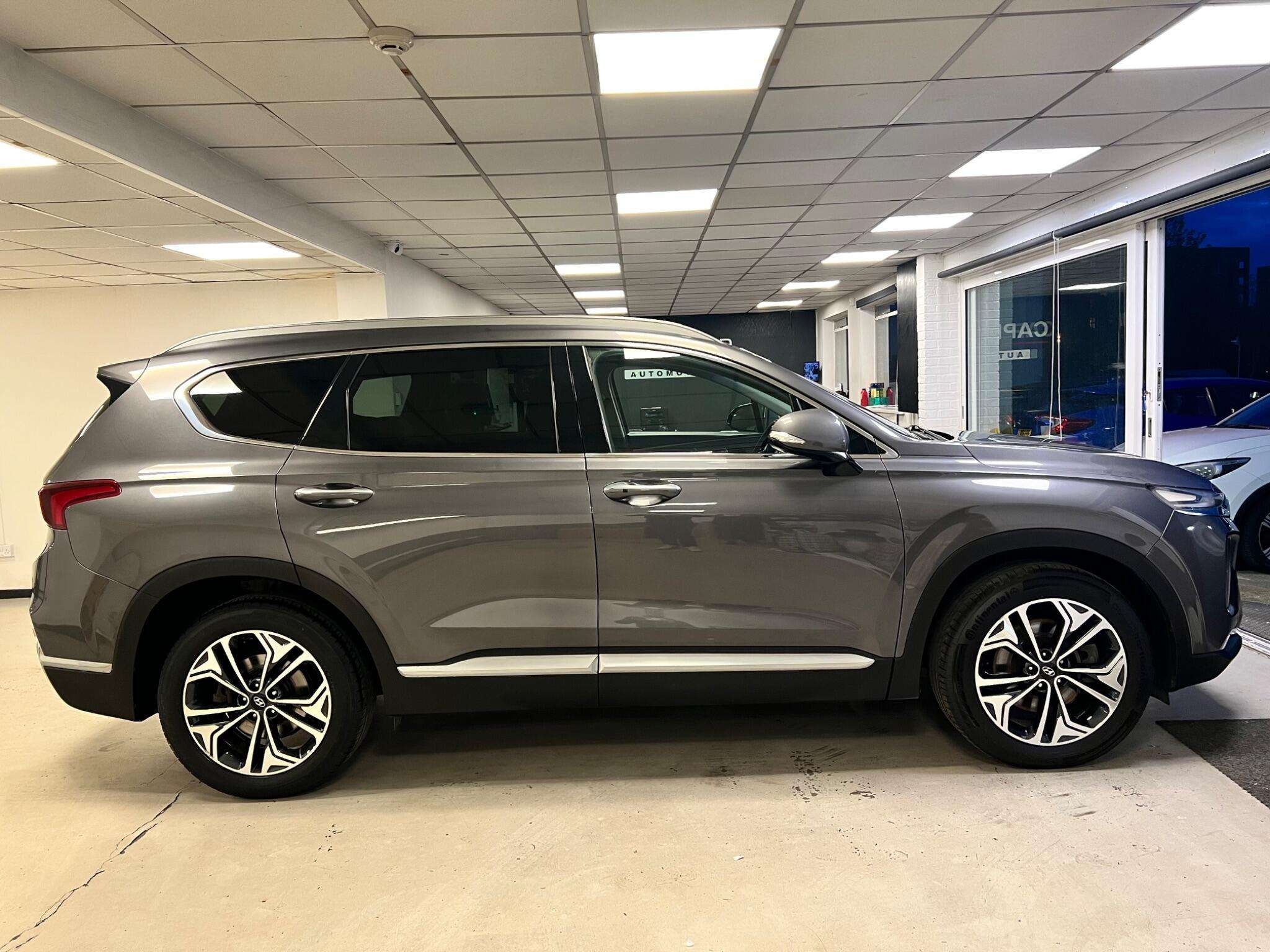 A 2019 HYUNDAI SANTA FE 2.2 CRDi Premium SE Auto Euro 6 (s/s) 5dr 7 Seat A 2019 HYUNDAI SANTA FE 2.2 CRDi Premium SE Auto Euro 6 (s/s) 5dr 7 Seat