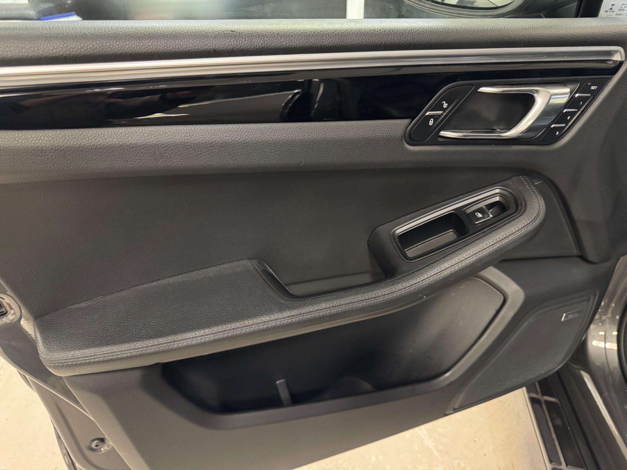 2017 PORSCHE MACAN 2017 PORSCHE MACAN