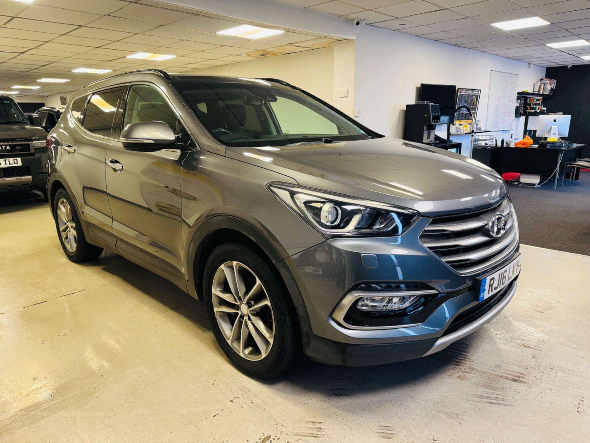 A 2016 HYUNDAI SANTA FE 2.2 CRDi Blue Drive Premium SE Auto 4WD Euro 6 (s/s) 5dr (7 Seat) A 2016 HYUNDAI SANTA FE 2.2 CRDi Blue Drive Premium SE Auto 4WD Euro 6 (s/s) 5dr (7 Seat)