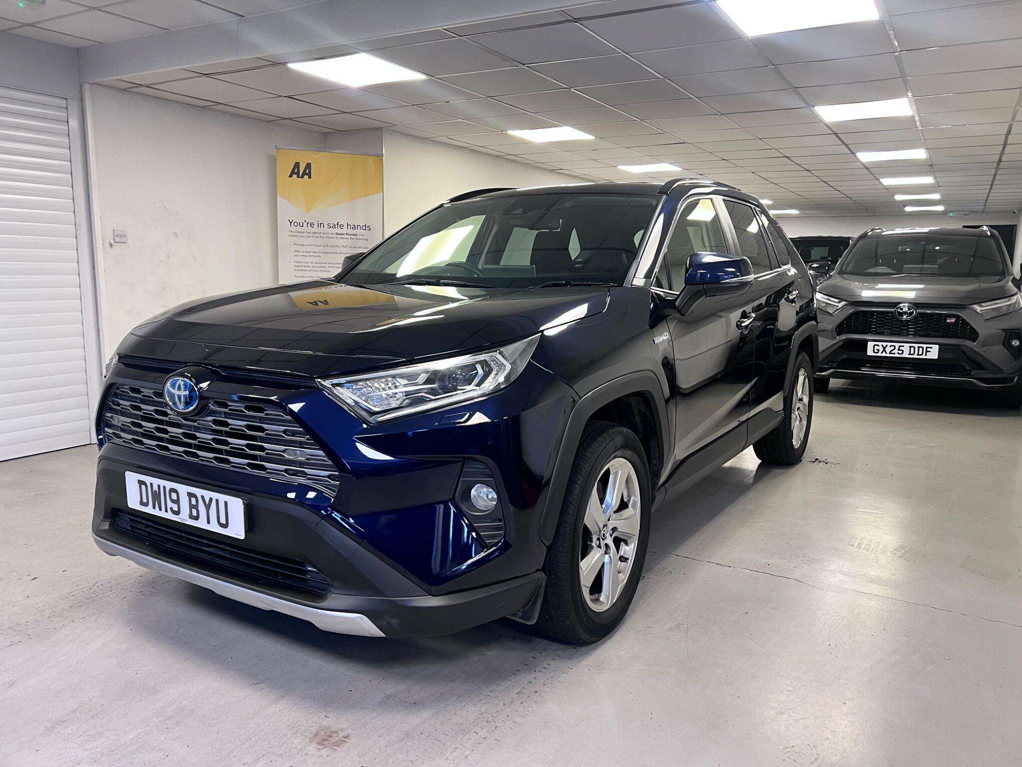 A 2019 TOYOTA RAV4 2.5 VVT-h Excel CVT 4WD Euro 6 (s/s) 5dr A 2019 TOYOTA RAV4 2.5 VVT-h Excel CVT 4WD Euro 6 (s/s) 5dr