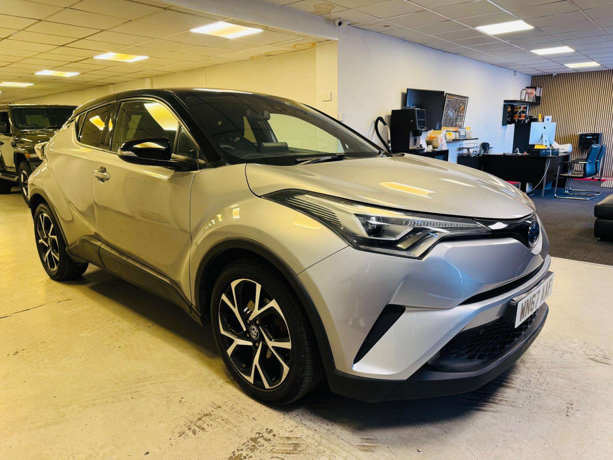 A 2017 TOYOTA C-HR 1.8 VVT-h Dynamic CVT Euro 6 (s/s) 5dr A 2017 TOYOTA C-HR 1.8 VVT-h Dynamic CVT Euro 6 (s/s) 5dr