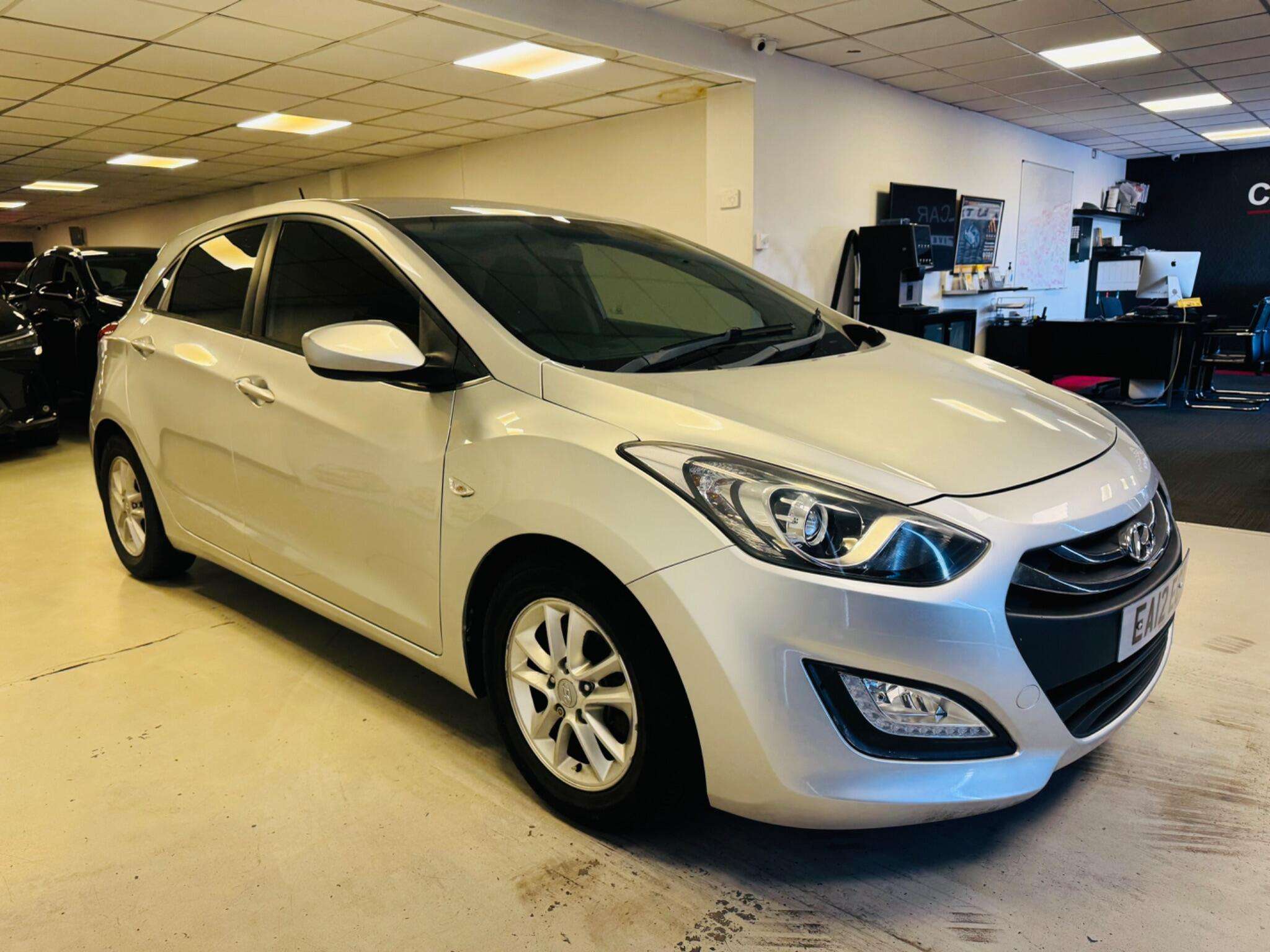 A 2012 HYUNDAI I30 1.6 CRDi Blue Drive Active Euro 5 (s/s) 5dr A 2012 HYUNDAI I30 1.6 CRDi Blue Drive Active Euro 5 (s/s) 5dr