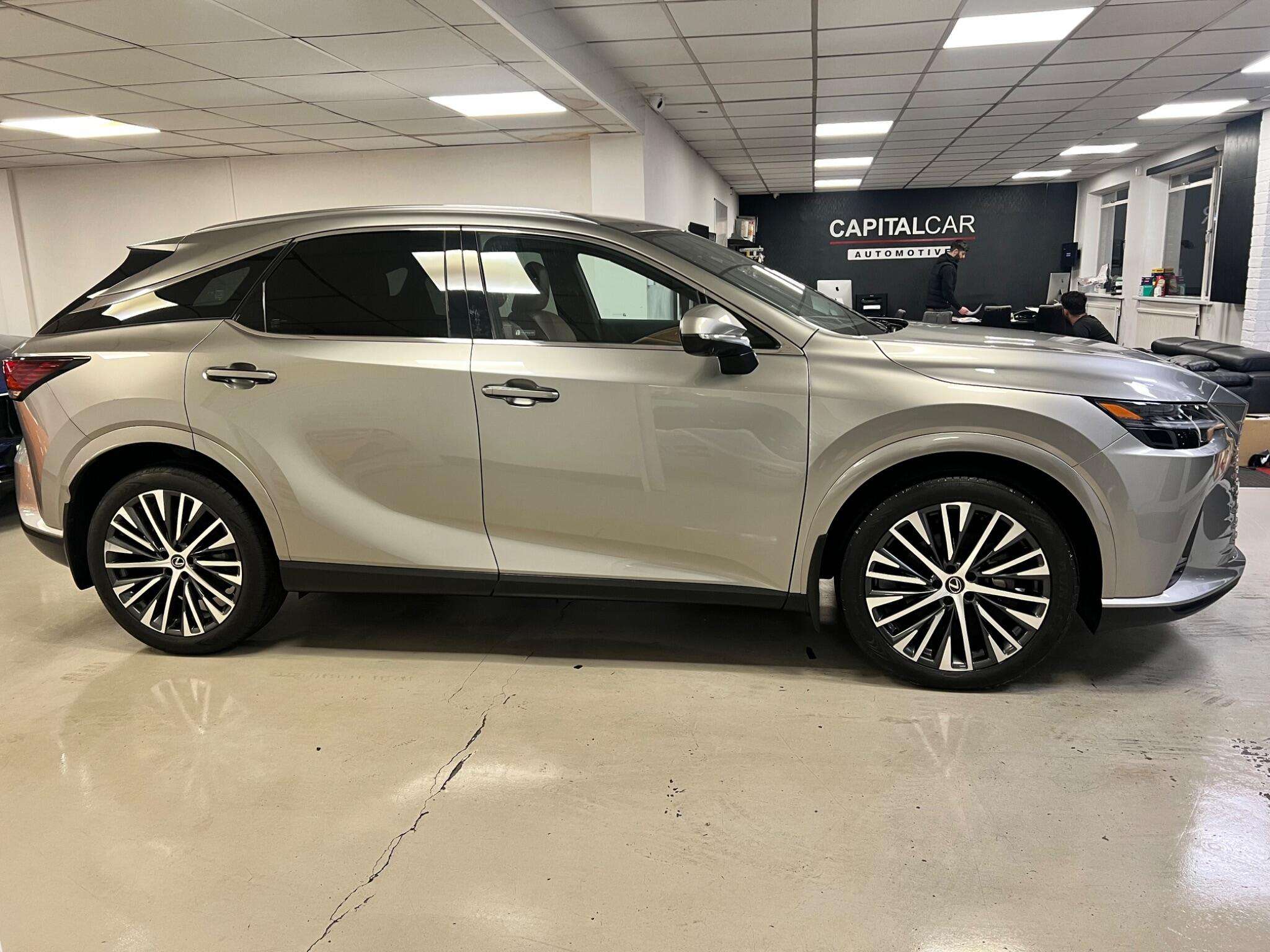 A 2023 LEXUS RX 2.5 350h Prem Plus E-CVT 4WD Euro 6 (s/s) 5dr A 2023 LEXUS RX 2.5 350h Prem Plus E-CVT 4WD Euro 6 (s/s) 5dr