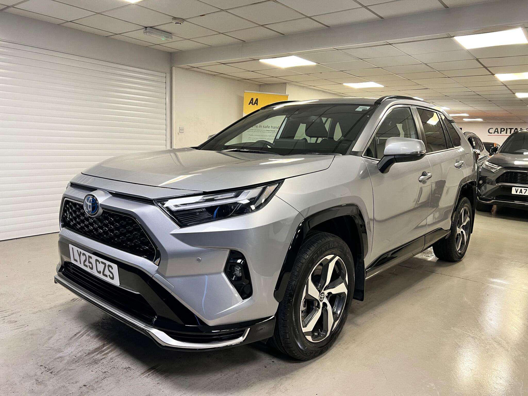 A 2025 TOYOTA RAV4 2.5 VVT 18.1kWh Design CVT 4WD Euro 6 (s/s) 5dr A 2025 TOYOTA RAV4 2.5 VVT 18.1kWh Design CVT 4WD Euro 6 (s/s) 5dr