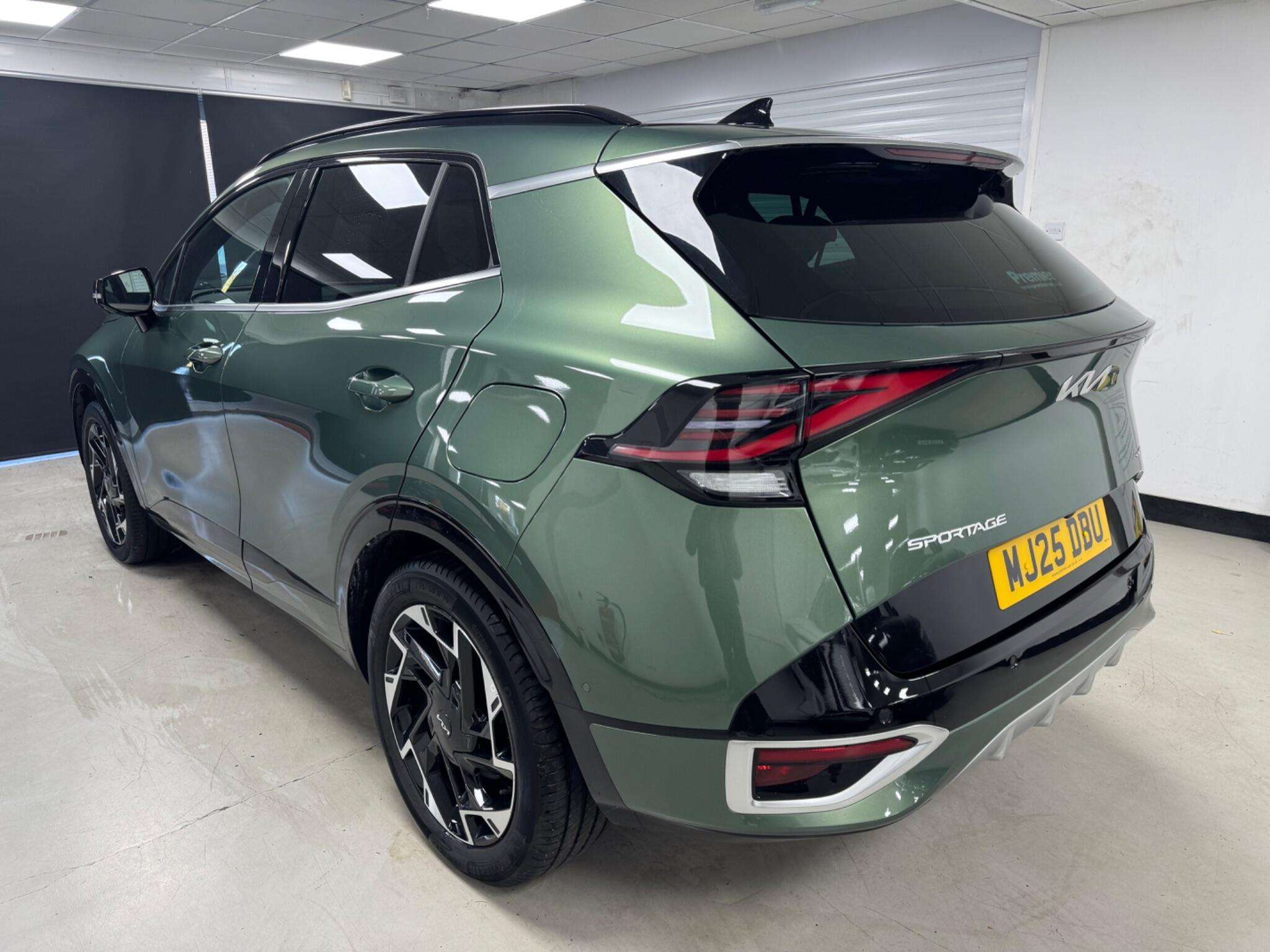 A 2025 KIA SPORTAGE 1.6 T-GDi 13.8kWh GT-Line S Auto AWD Euro 6 (s/s) 5dr A 2025 KIA SPORTAGE 1.6 T-GDi 13.8kWh GT-Line S Auto AWD Euro 6 (s/s) 5dr