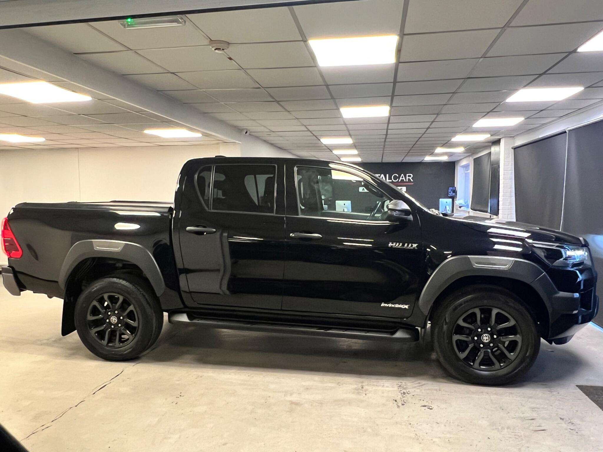 A 2022 TOYOTA HILUX 2.8 D-4D Invincible X Auto 4WD Euro 6 (s/s) 4dr A 2022 TOYOTA HILUX 2.8 D-4D Invincible X Auto 4WD Euro 6 (s/s) 4dr