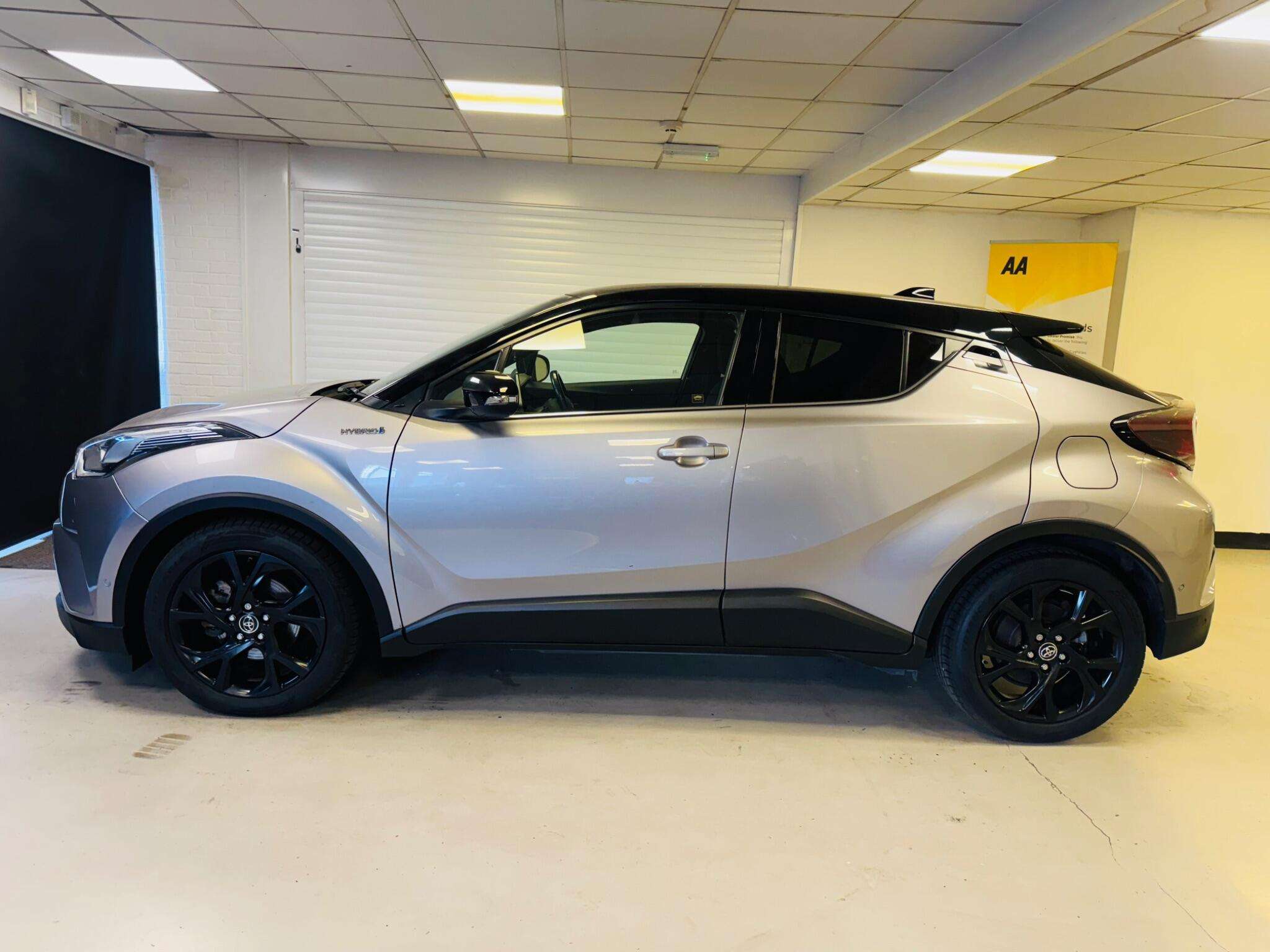 A 2019 TOYOTA C-HR 1.8 VVT-h Dynamic CVT Euro 6 (s/s) 5dr A 2019 TOYOTA C-HR 1.8 VVT-h Dynamic CVT Euro 6 (s/s) 5dr