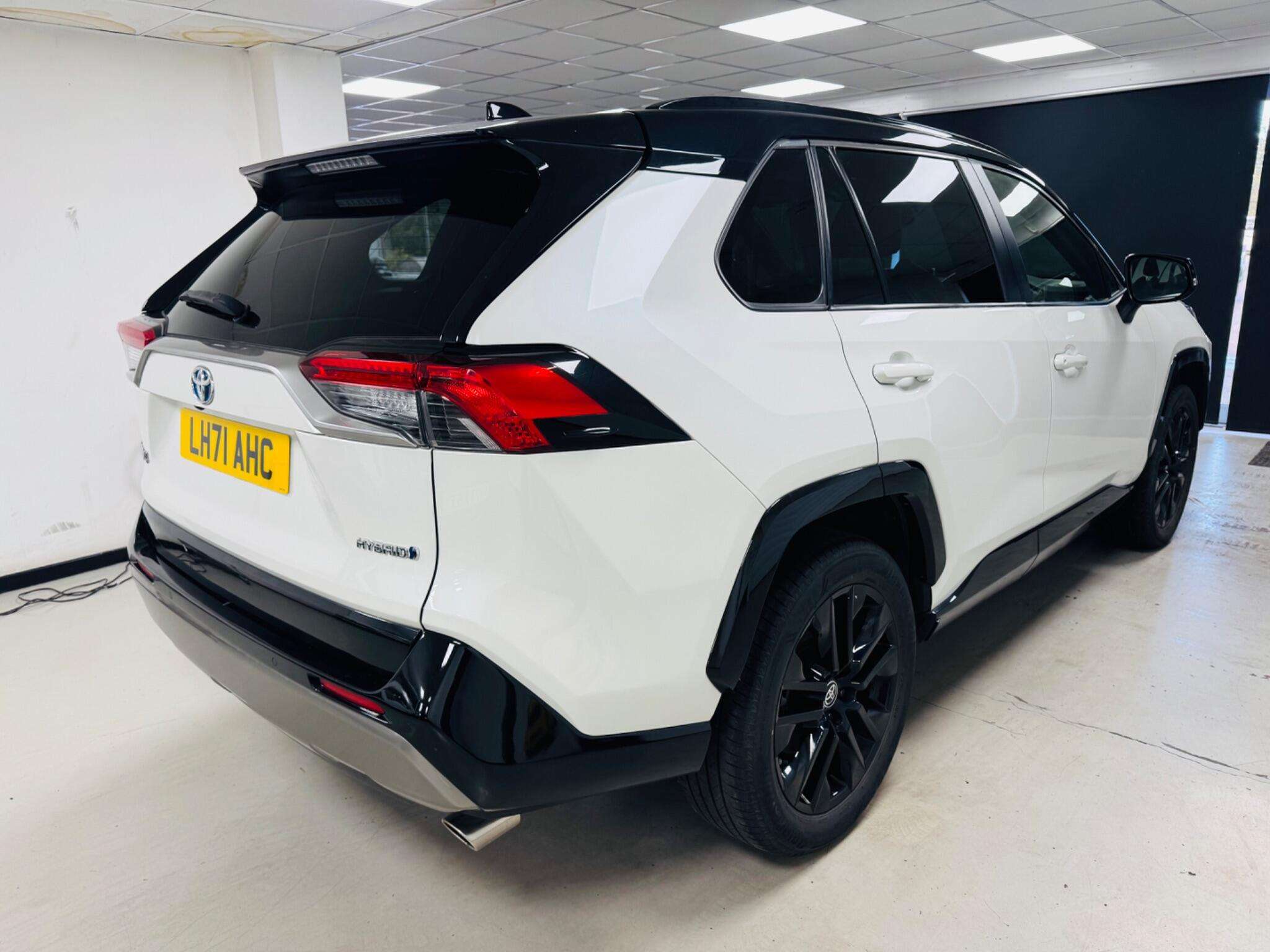 A 2022 TOYOTA RAV4 2.5 VVT-h Dynamic CVT Euro 6 (s/s) 5dr A 2022 TOYOTA RAV4 2.5 VVT-h Dynamic CVT Euro 6 (s/s) 5dr