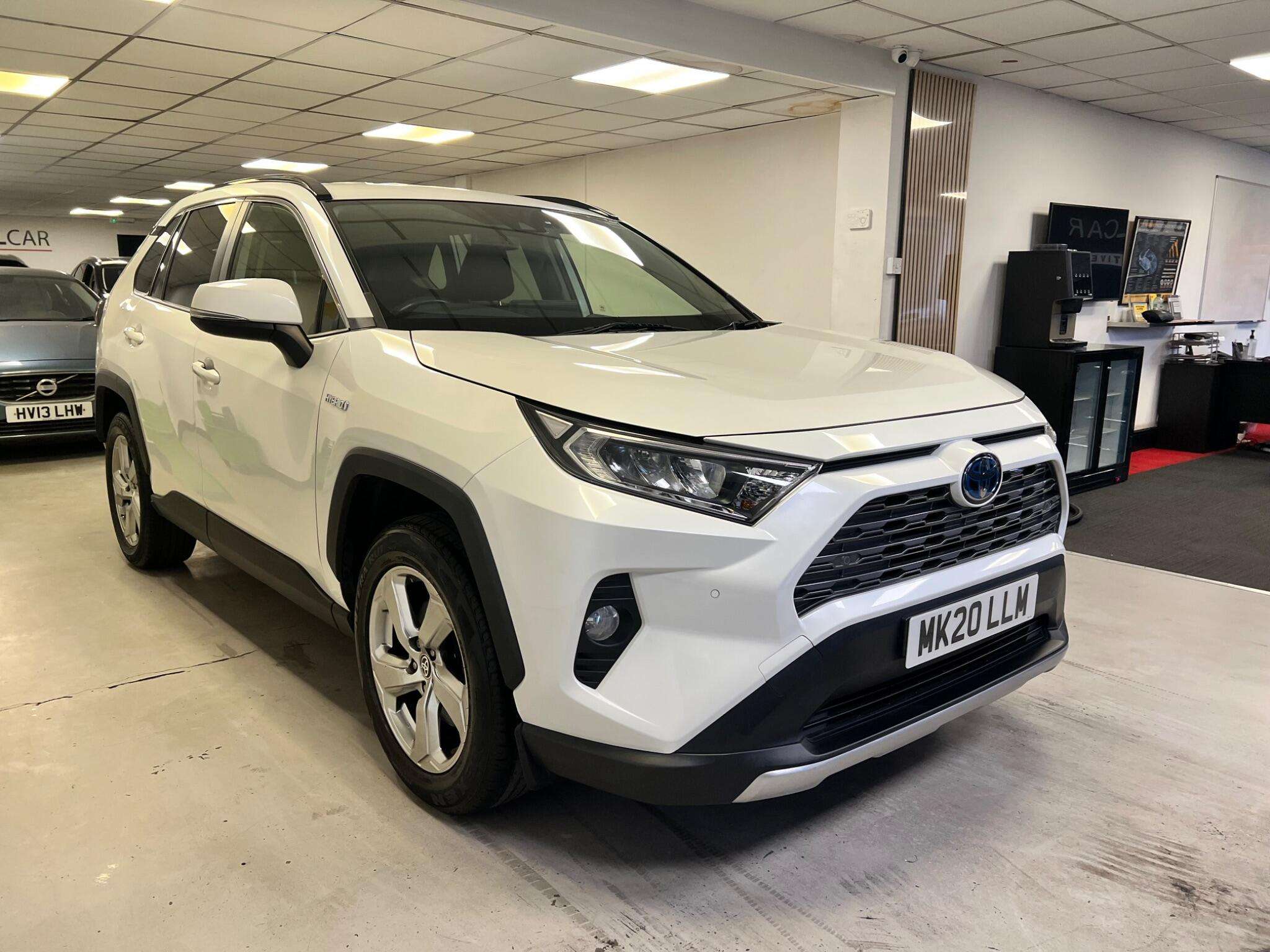 A 2020 TOYOTA RAV4 2.5 VVT-h Design CVT 4WD Euro 6 (s/s) 5dr A 2020 TOYOTA RAV4 2.5 VVT-h Design CVT 4WD Euro 6 (s/s) 5dr