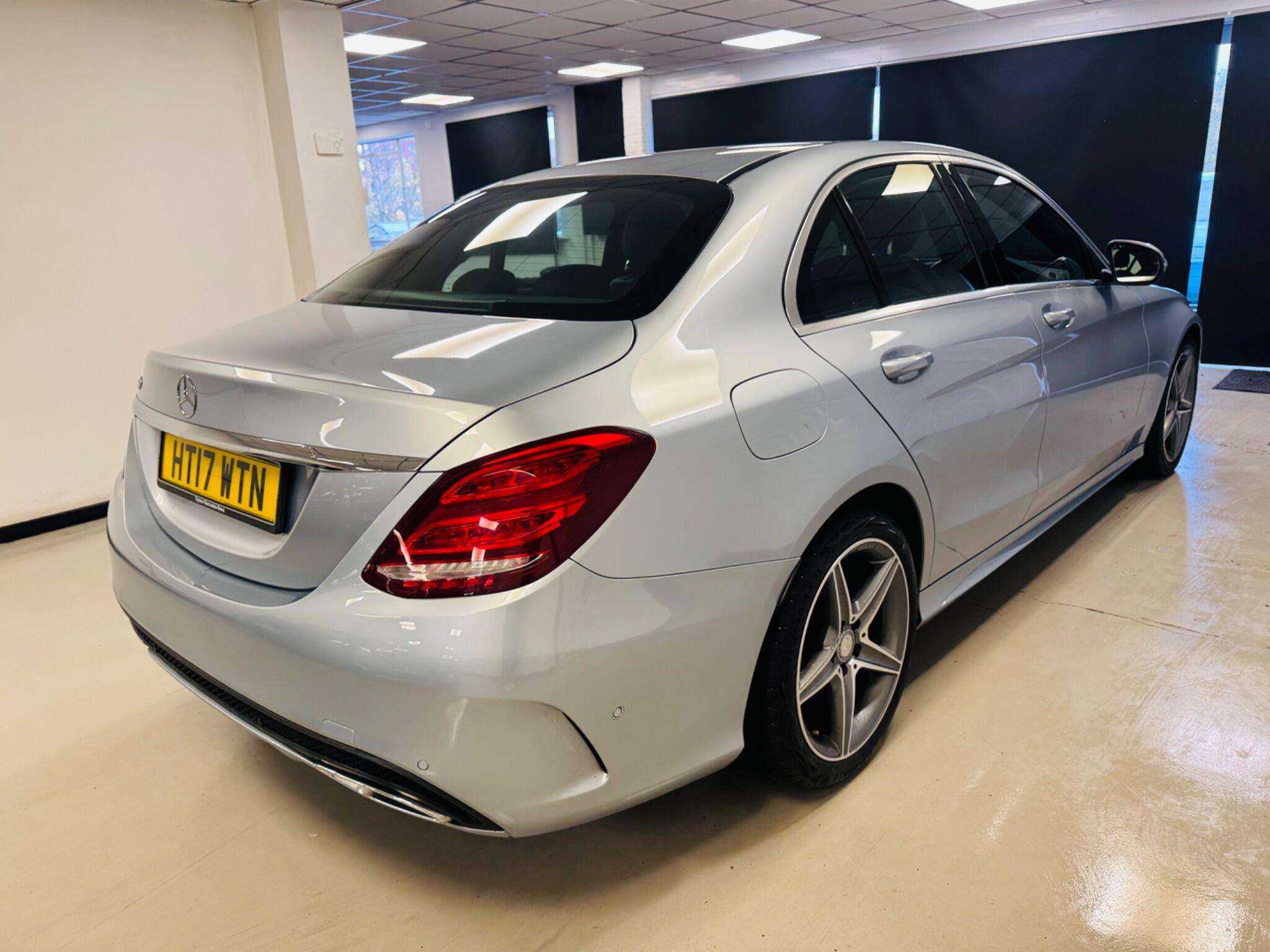 A 2017 MERCEDES-BENZ C CLASS 1.6 C200d AMG Line G-Tronic+ Euro 6 (s/s) 4dr A 2017 MERCEDES-BENZ C CLASS 1.6 C200d AMG Line G-Tronic+ Euro 6 (s/s) 4dr
