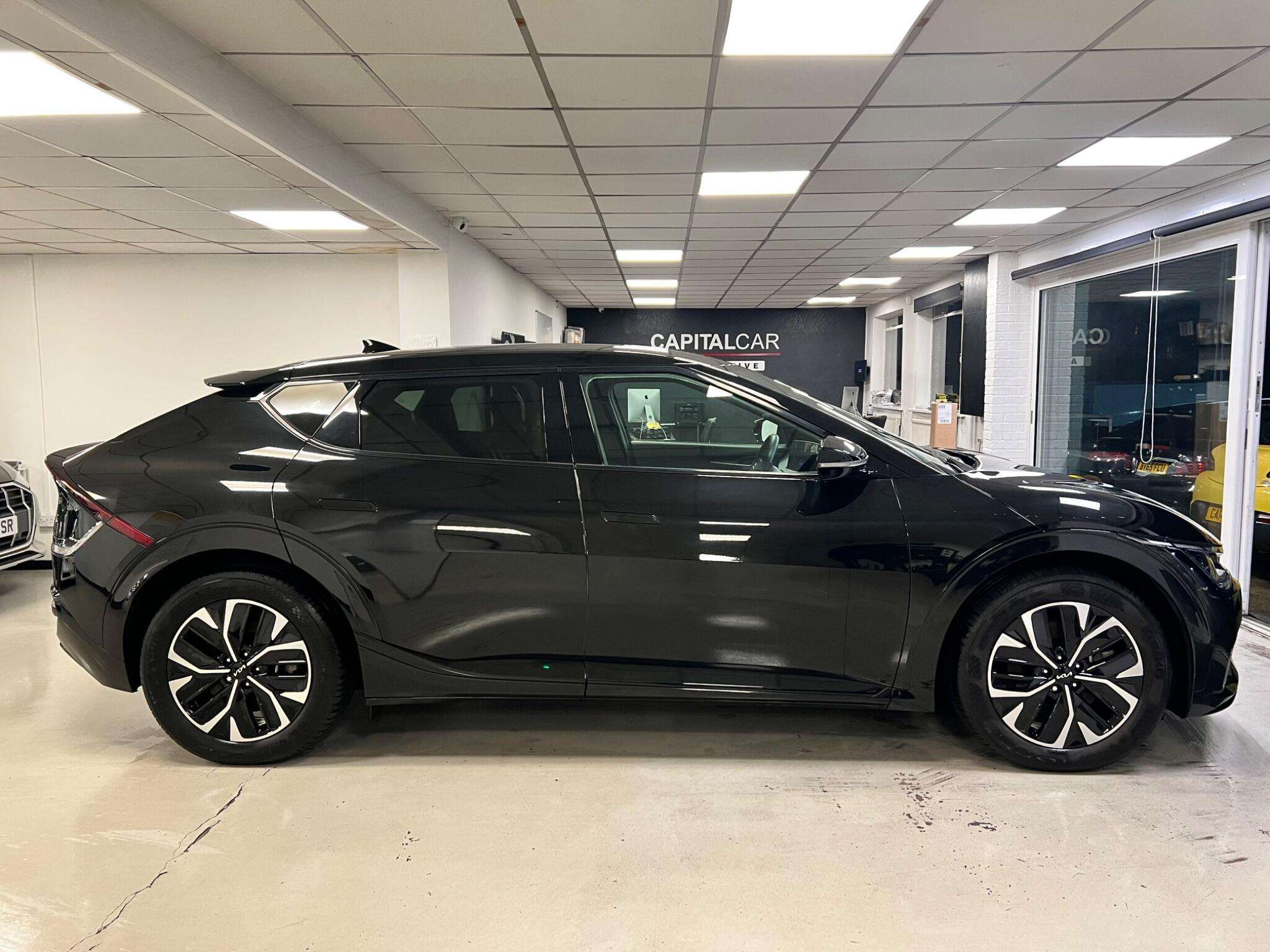 A 2023 KIA EV6 77.4kWh GT-Line Auto AWD 5dr A 2023 KIA EV6 77.4kWh GT-Line Auto AWD 5dr