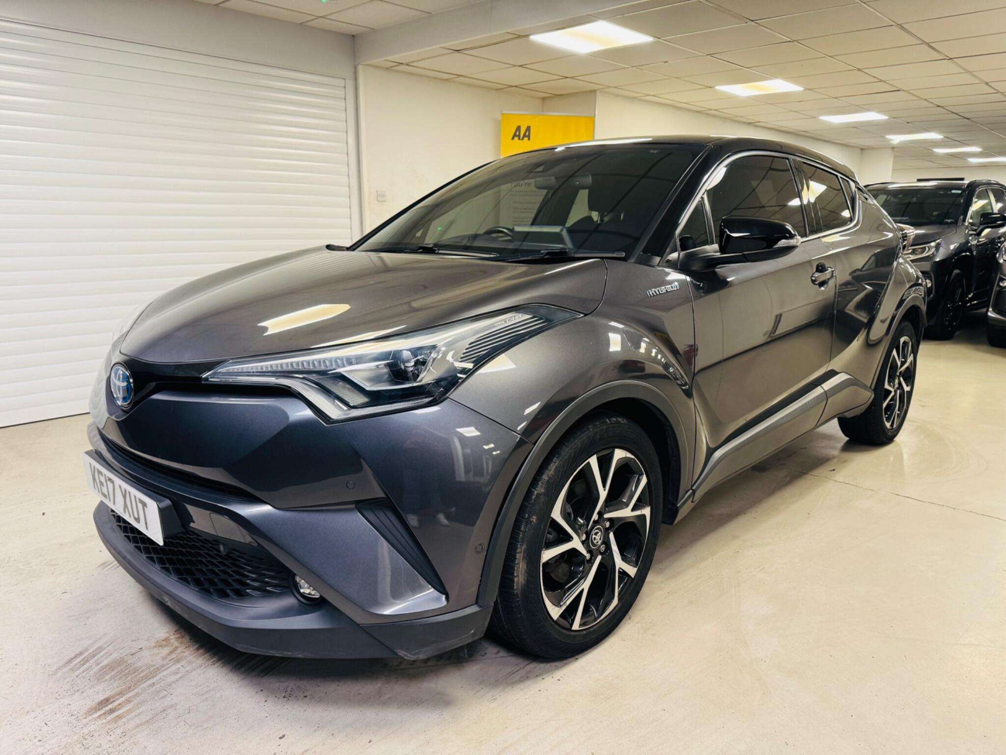 A 2017 TOYOTA C-HR 1.8 VVT-h Dynamic CVT Euro 6 (s/s) 5dr A 2017 TOYOTA C-HR 1.8 VVT-h Dynamic CVT Euro 6 (s/s) 5dr