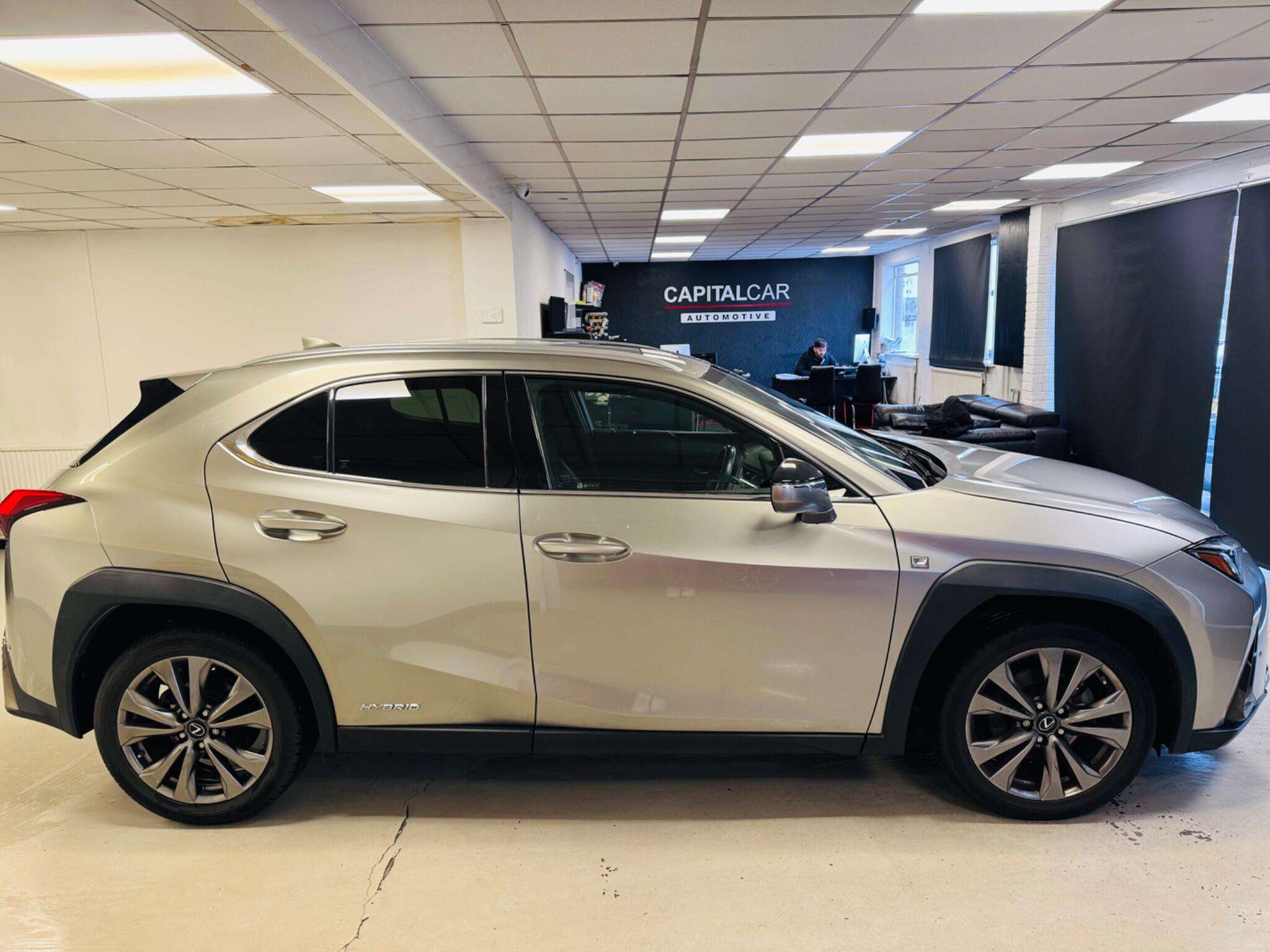 A 2020 LEXUS UX 2.0 250h F Sport E-CVT Euro 6 (s/s) 5dr A 2020 LEXUS UX 2.0 250h F Sport E-CVT Euro 6 (s/s) 5dr