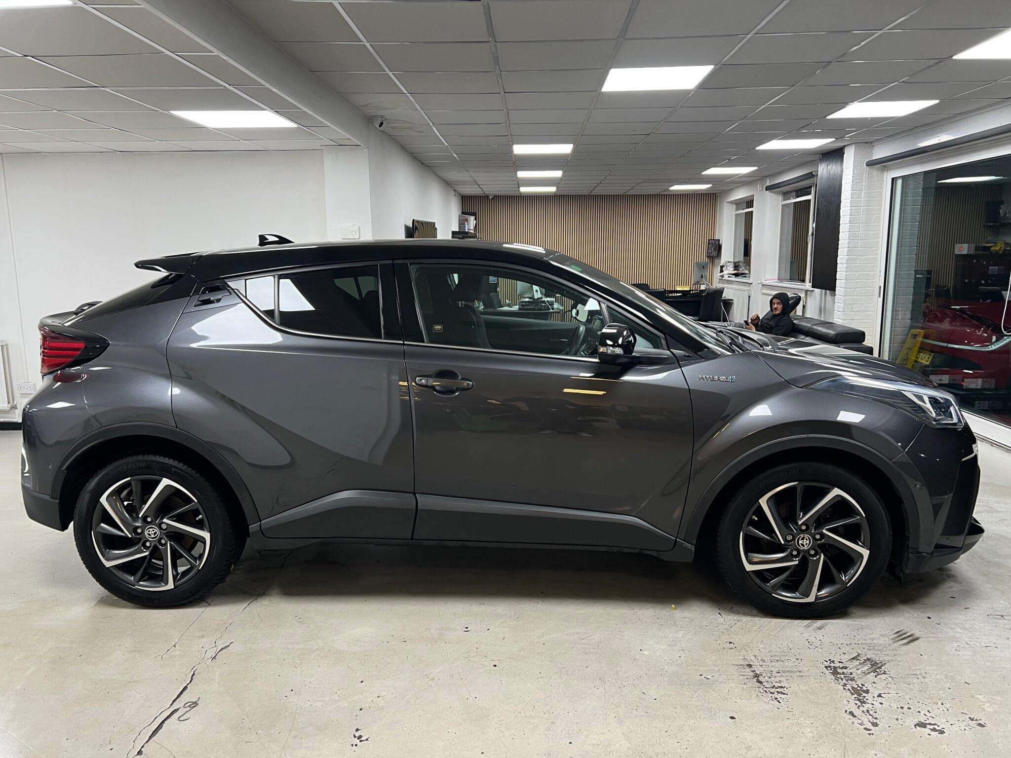 A 2020 TOYOTA C-HR 1.8 VVT-h Dynamic CVT Euro 6 (s/s) 5dr A 2020 TOYOTA C-HR 1.8 VVT-h Dynamic CVT Euro 6 (s/s) 5dr