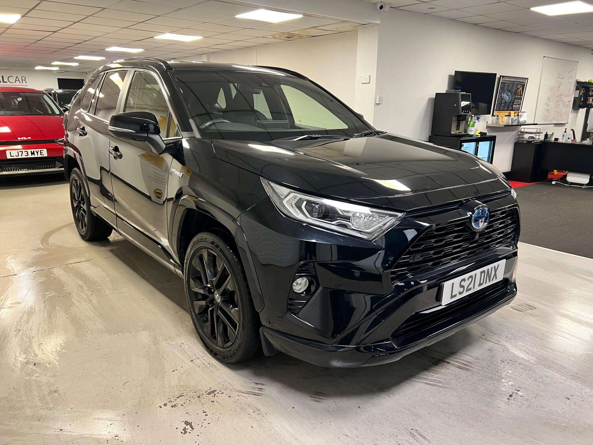 A 2021 TOYOTA RAV4 2.5 VVT-h Black Edition CVT Euro 6 (s/s) 5dr A 2021 TOYOTA RAV4 2.5 VVT-h Black Edition CVT Euro 6 (s/s) 5dr