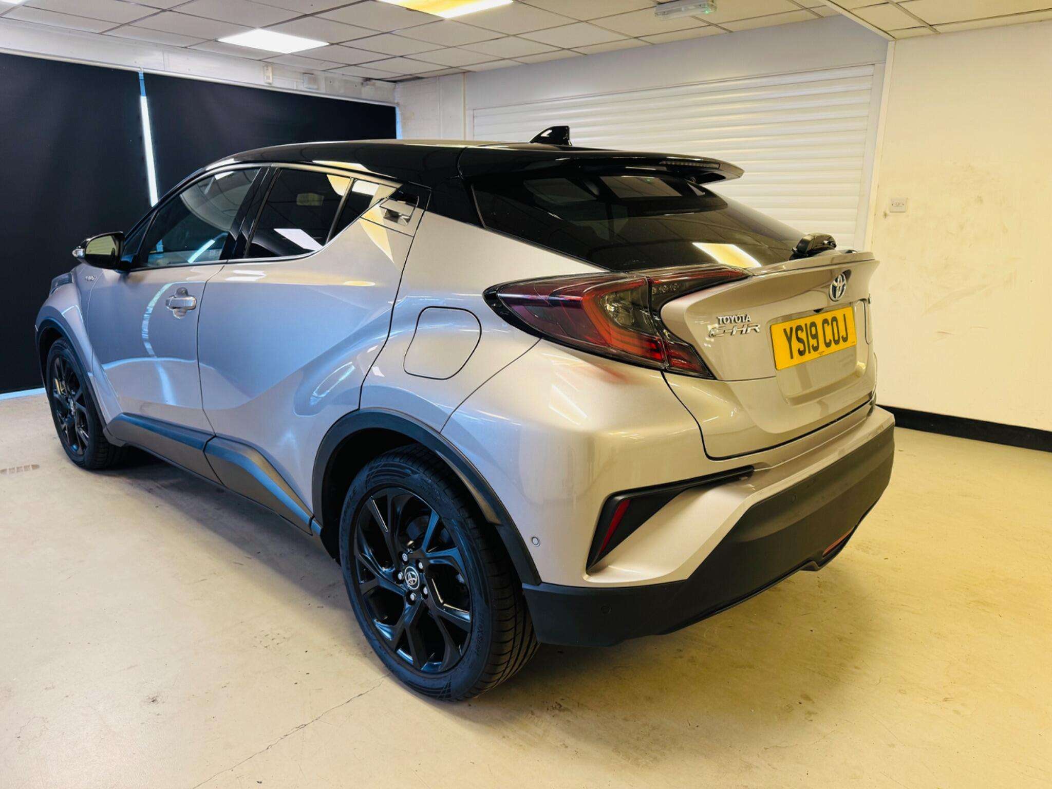 A 2019 TOYOTA C-HR 1.8 VVT-h Dynamic CVT Euro 6 (s/s) 5dr A 2019 TOYOTA C-HR 1.8 VVT-h Dynamic CVT Euro 6 (s/s) 5dr