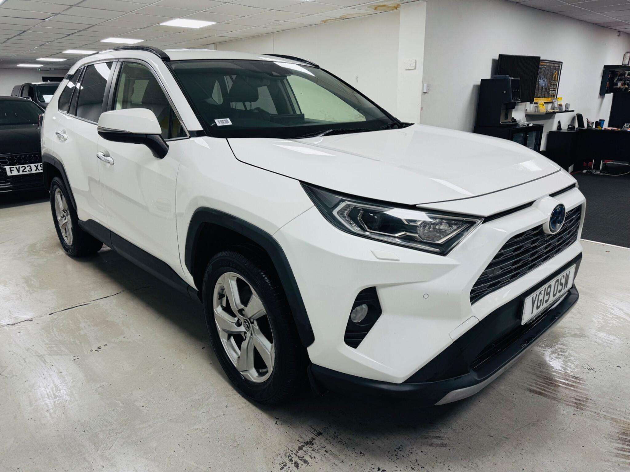 A 2019 TOYOTA RAV4 2.5 VVT-h Excel CVT Euro 6 (s/s) 5dr A 2019 TOYOTA RAV4 2.5 VVT-h Excel CVT Euro 6 (s/s) 5dr