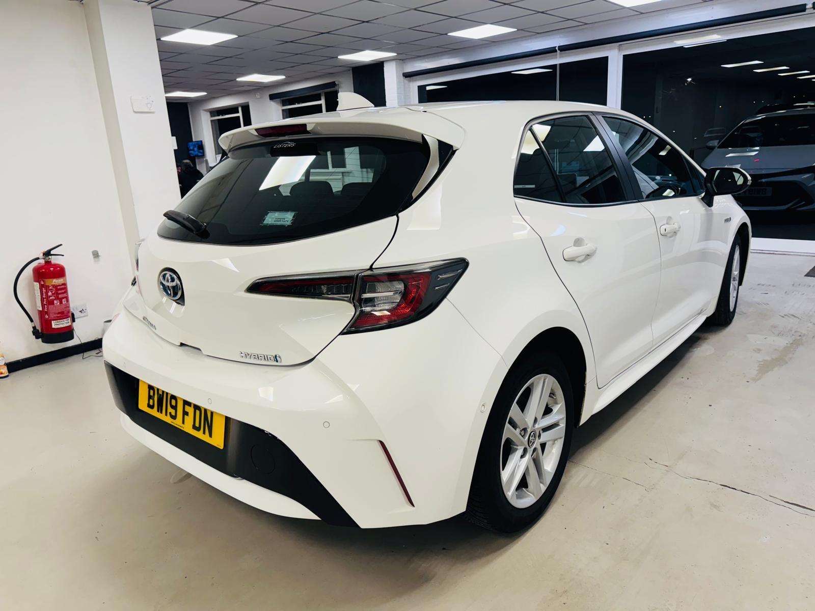 A 2019 TOYOTA COROLLA 1.8 VVT-h Icon Tech CVT Euro 6 (s/s) 5dr A 2019 TOYOTA COROLLA 1.8 VVT-h Icon Tech CVT Euro 6 (s/s) 5dr