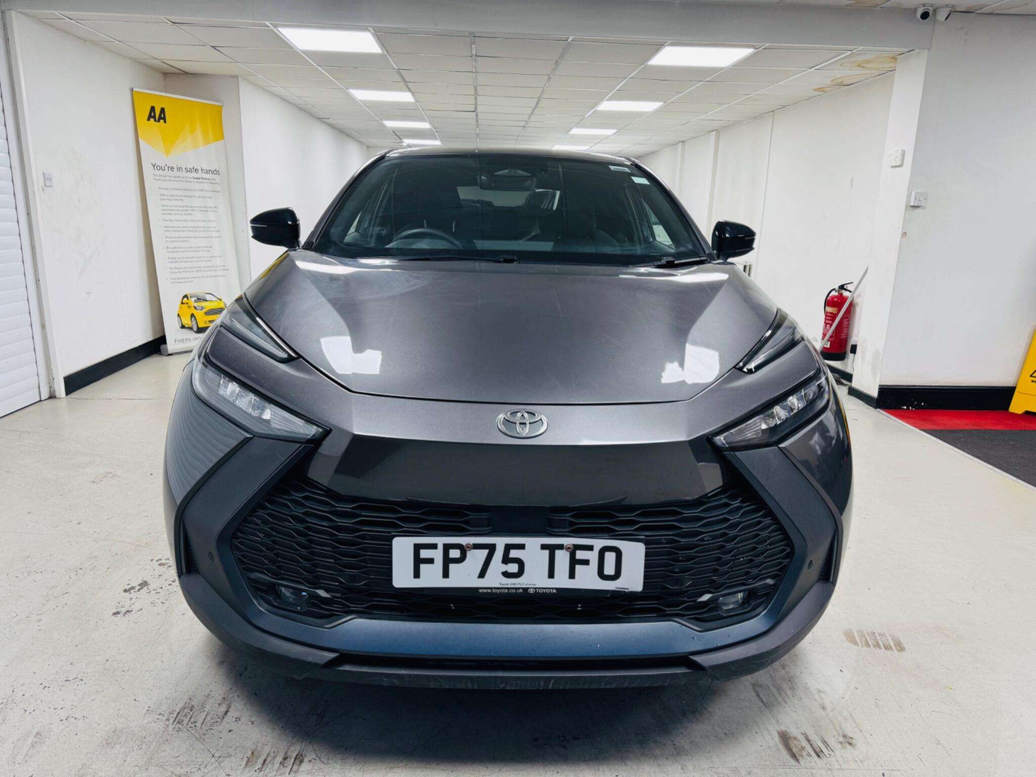 A 2025 TOYOTA C-HR 2.0 VVT 13.6kWh Design CVT Euro 6 (s/s) 5dr A 2025 TOYOTA C-HR 2.0 VVT 13.6kWh Design CVT Euro 6 (s/s) 5dr