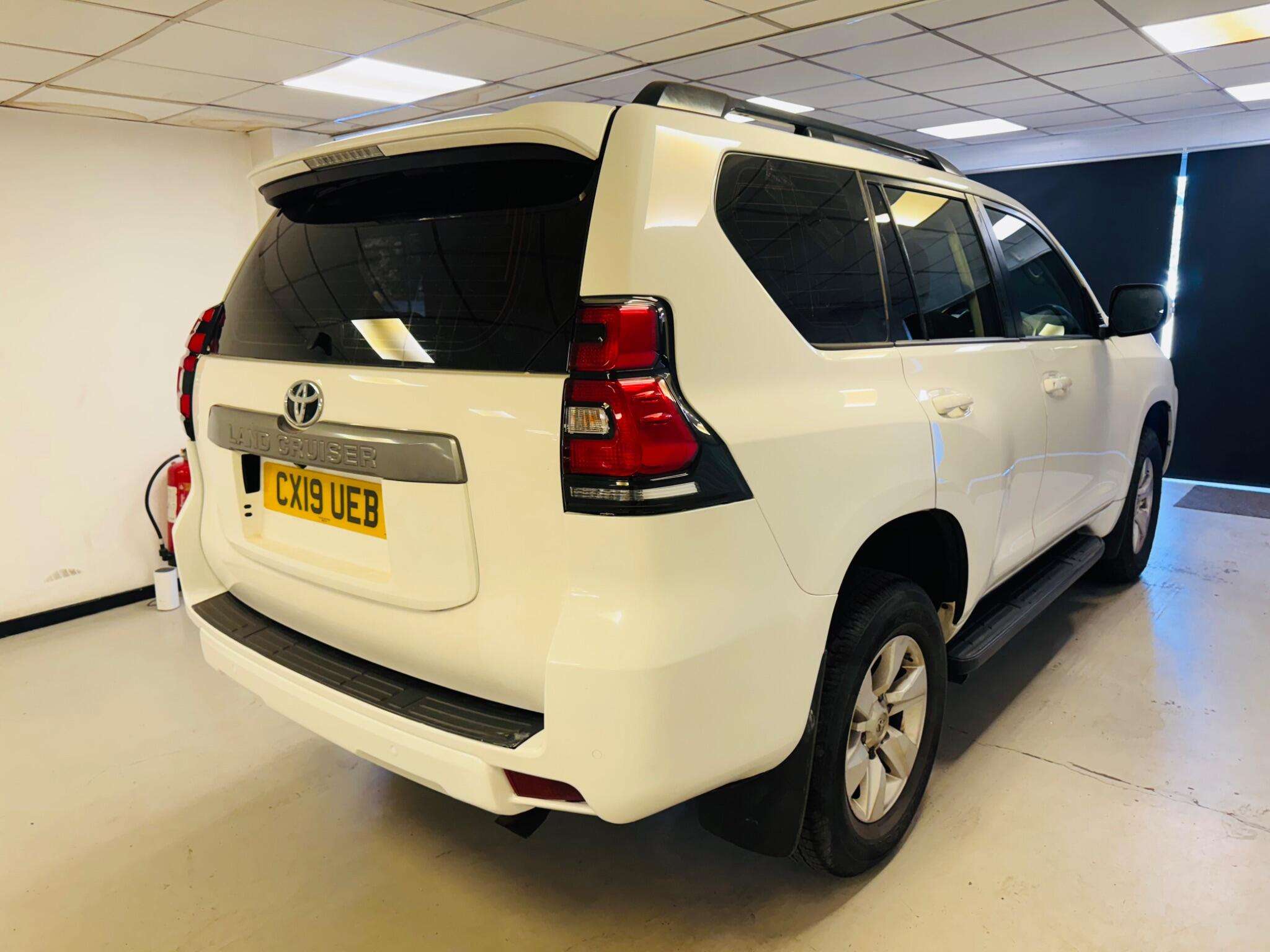 A 2019 TOYOTA LAND CRUISER 2.8D Active Auto 4WD Euro 6 5dr (7 Seat) A 2019 TOYOTA LAND CRUISER 2.8D Active Auto 4WD Euro 6 5dr (7 Seat)