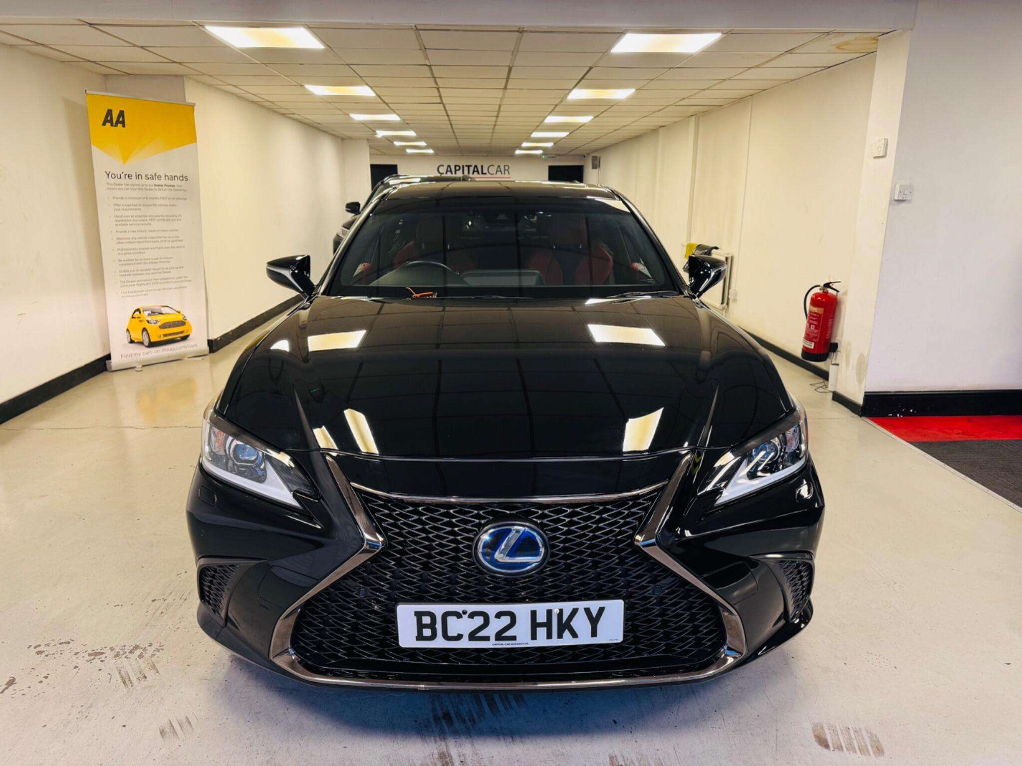 A 2022 LEXUS ES 2.5 300h F Sport E-CVT Euro 6 (s/s) 4dr A 2022 LEXUS ES 2.5 300h F Sport E-CVT Euro 6 (s/s) 4dr