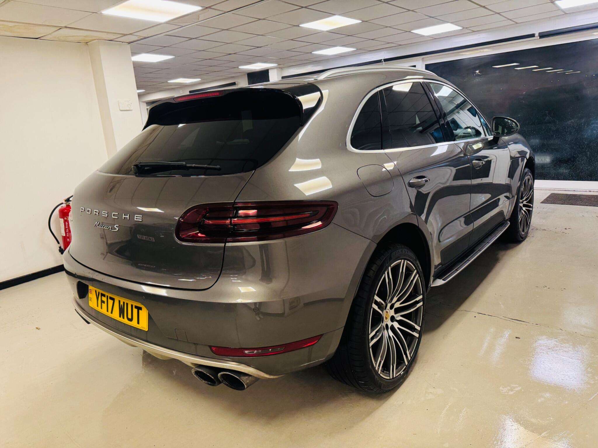 2017 PORSCHE MACAN 2017 PORSCHE MACAN