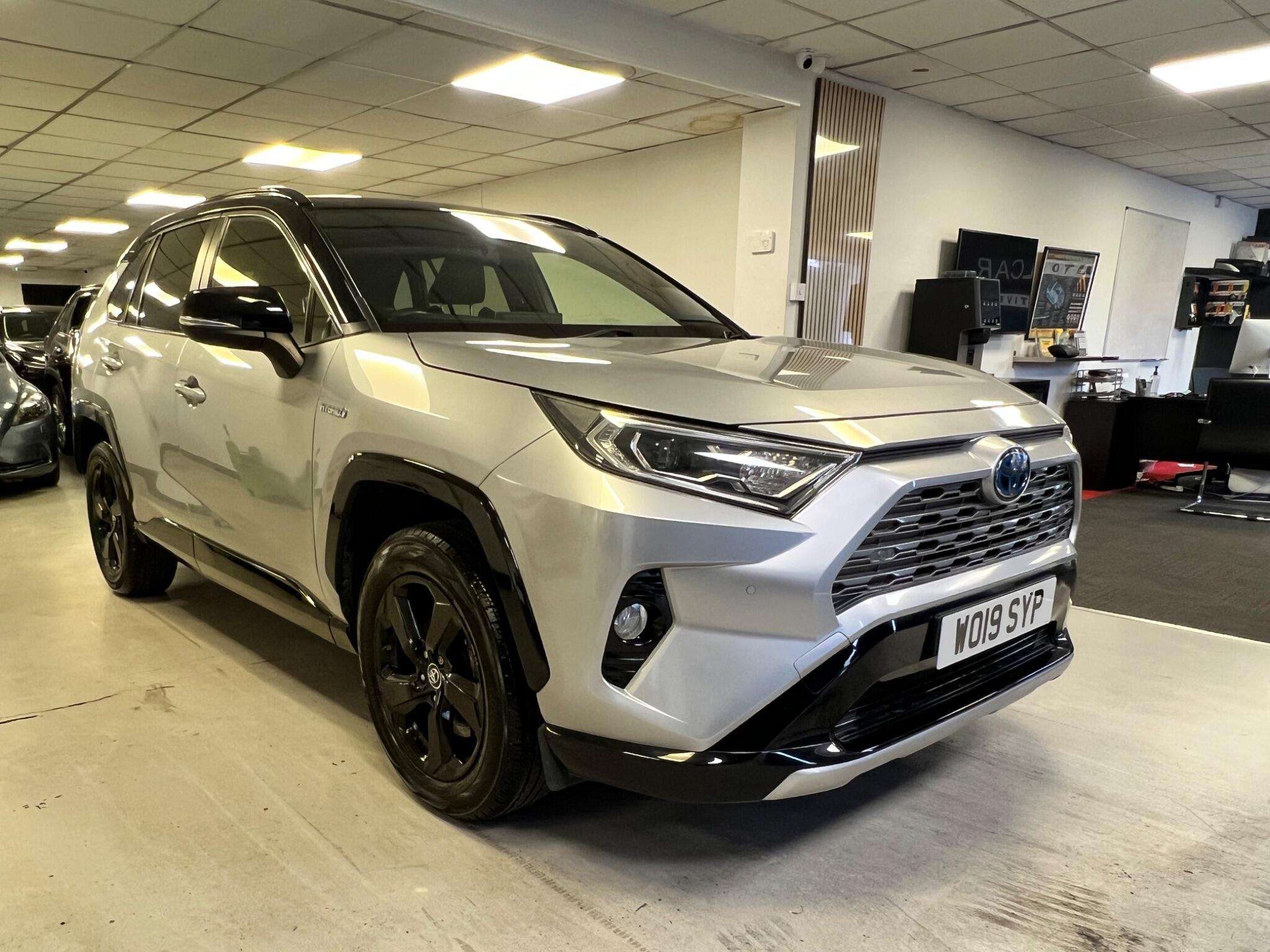 A 2019 TOYOTA RAV4 2.5 VVT-h Dynamic CVT 4WD Euro 6 (s/s) 5dr A 2019 TOYOTA RAV4 2.5 VVT-h Dynamic CVT 4WD Euro 6 (s/s) 5dr
