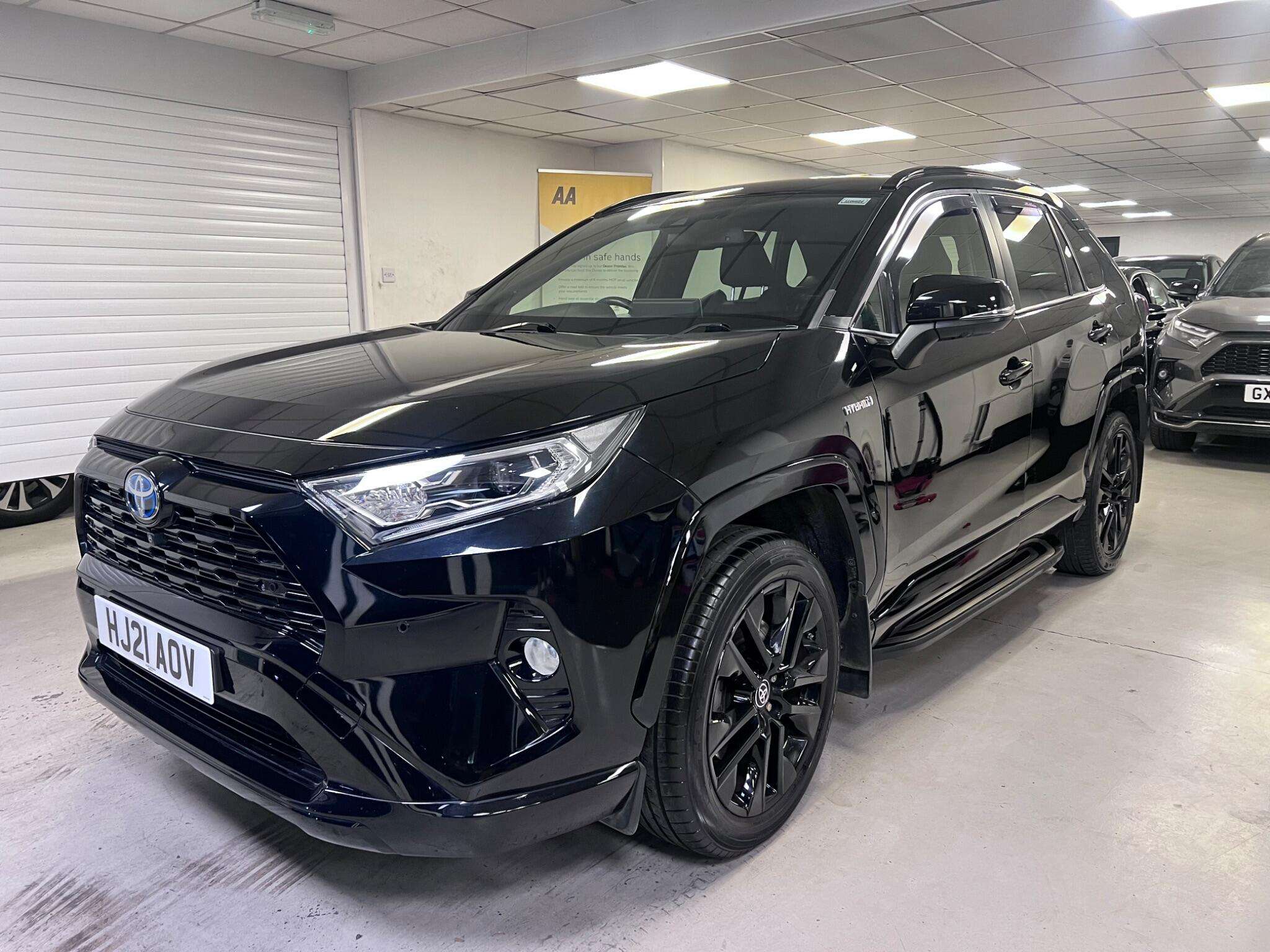 A 2021 TOYOTA RAV4 2.5 VVT-h Black Edition CVT 4WD Euro 6 (s/s) 5dr A 2021 TOYOTA RAV4 2.5 VVT-h Black Edition CVT 4WD Euro 6 (s/s) 5dr